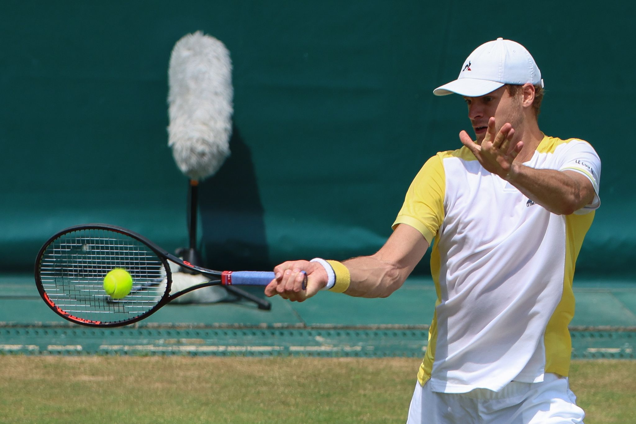 Hanfmann überrascht auf Mallorca mit Sieg über Tsitsipas