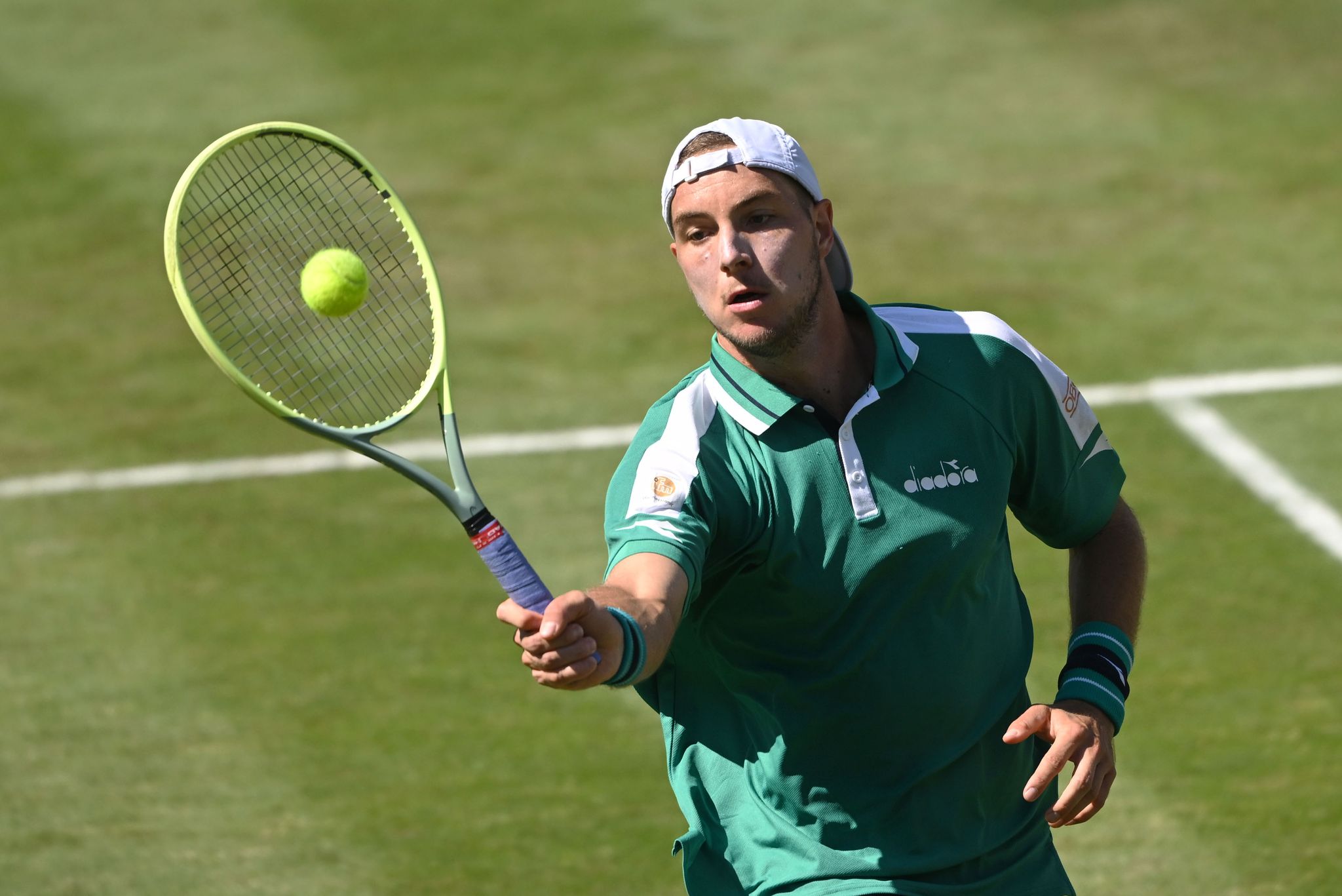 Struff mit Spagat als Hoffnungsträger und Vater in Stuttgart