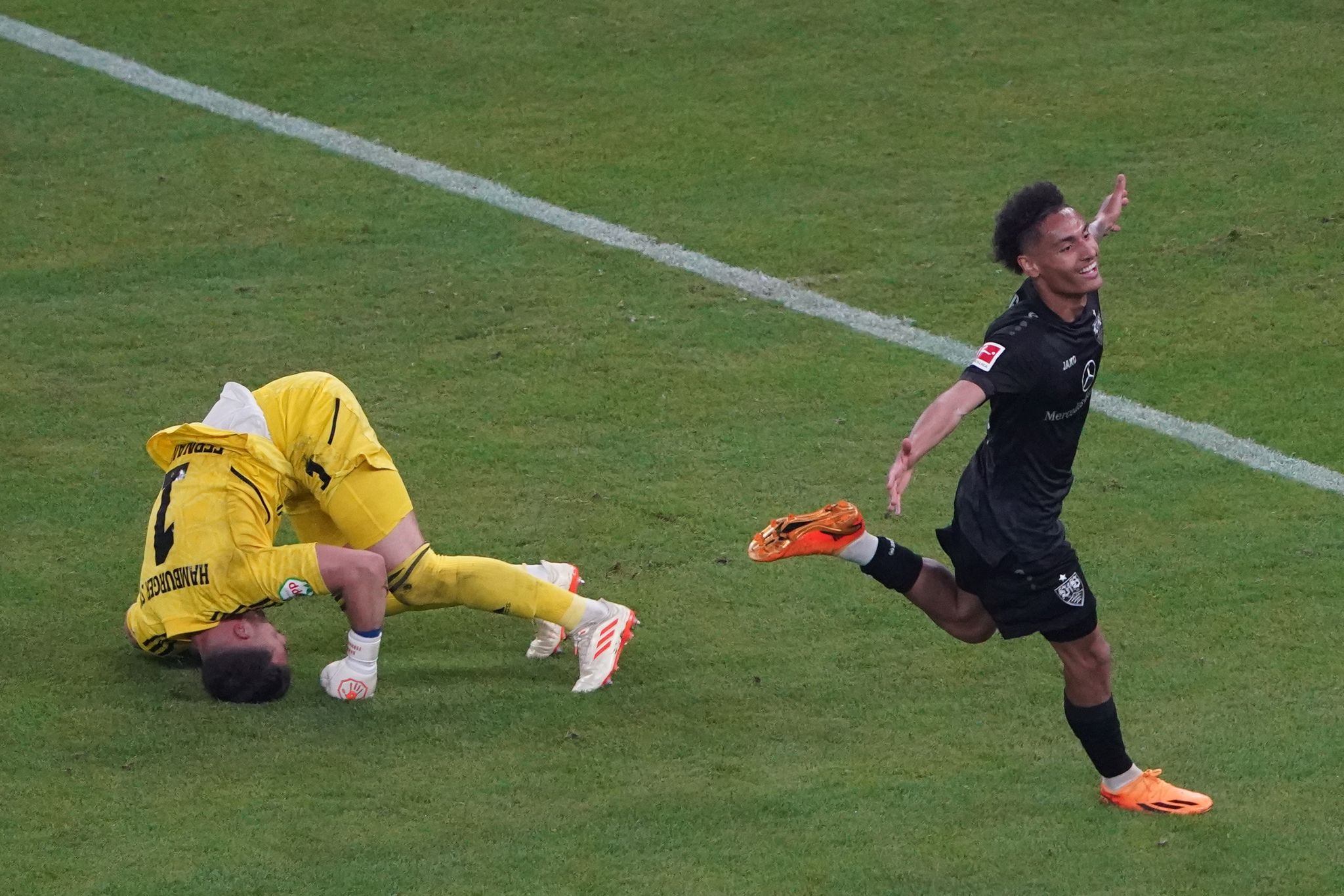 «Tut weh»: Aus der HSV-Aufstiegstraum, VfB bleibt Erstligist