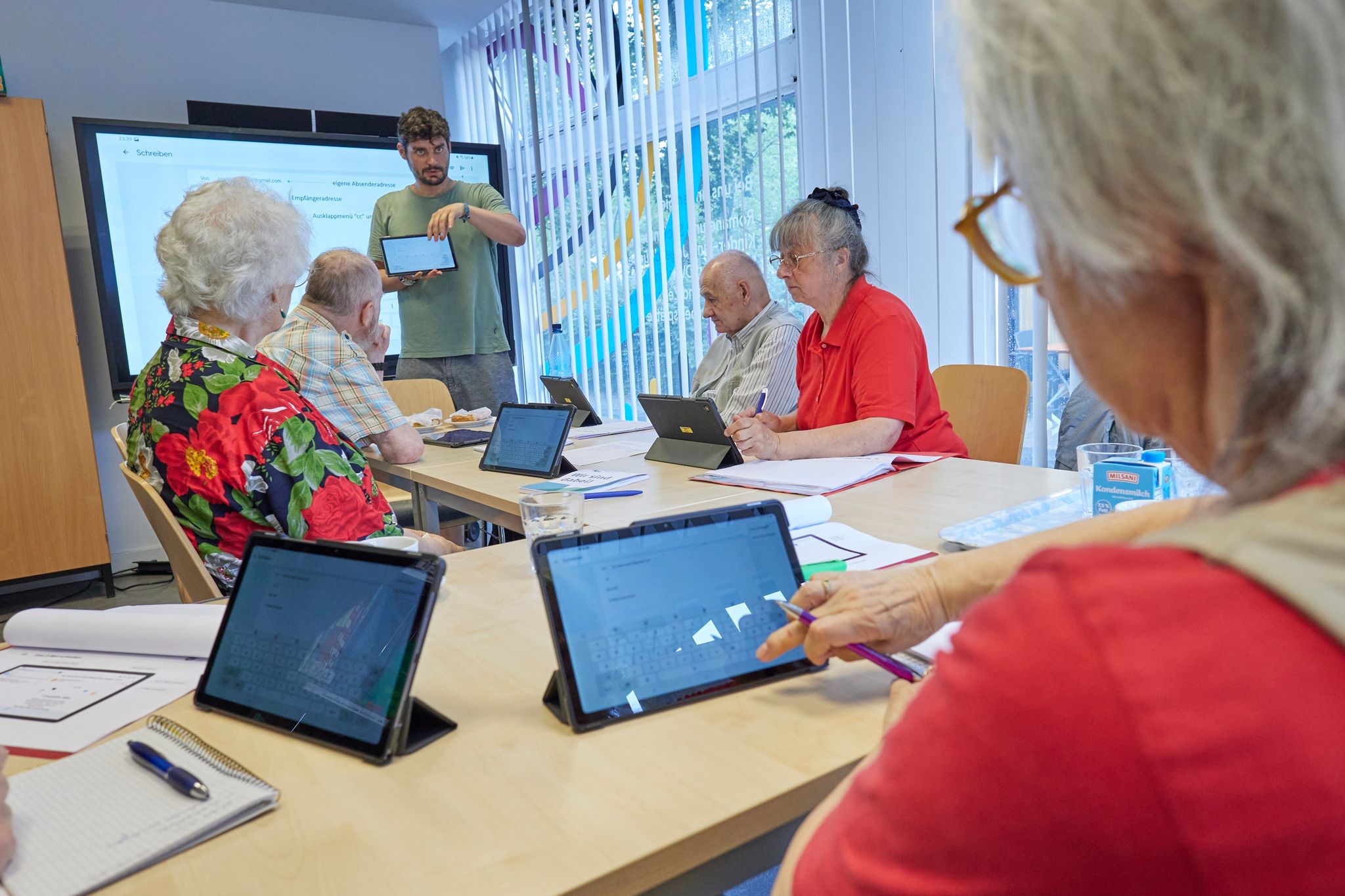Im Alter ohne Internet – Diskriminiert im Alltag?