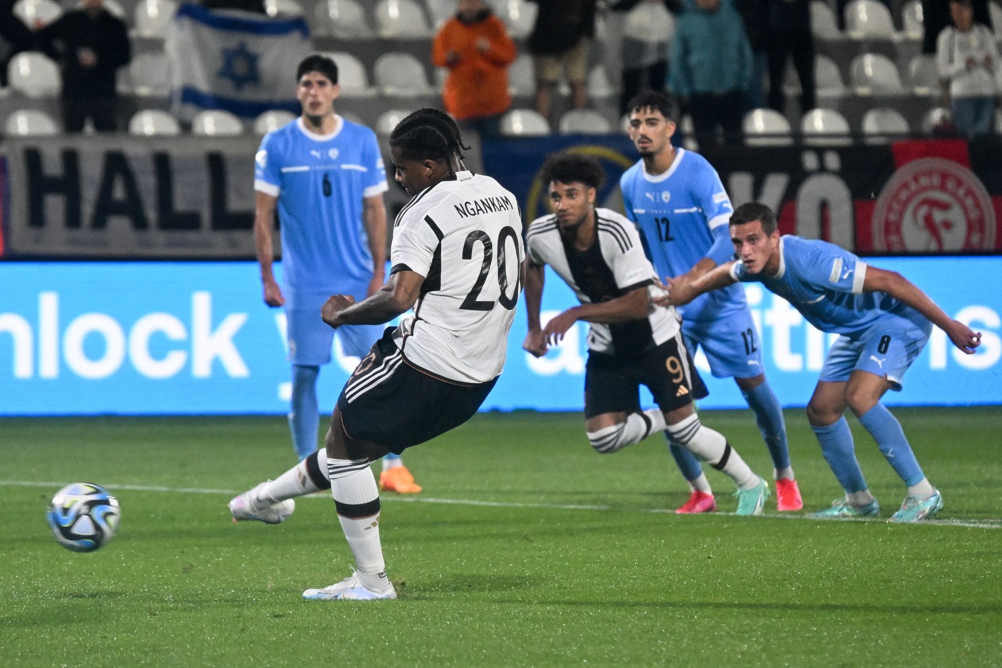 Rassisismus-Eklat: DFB kündigt strafrechtliche Schritte an