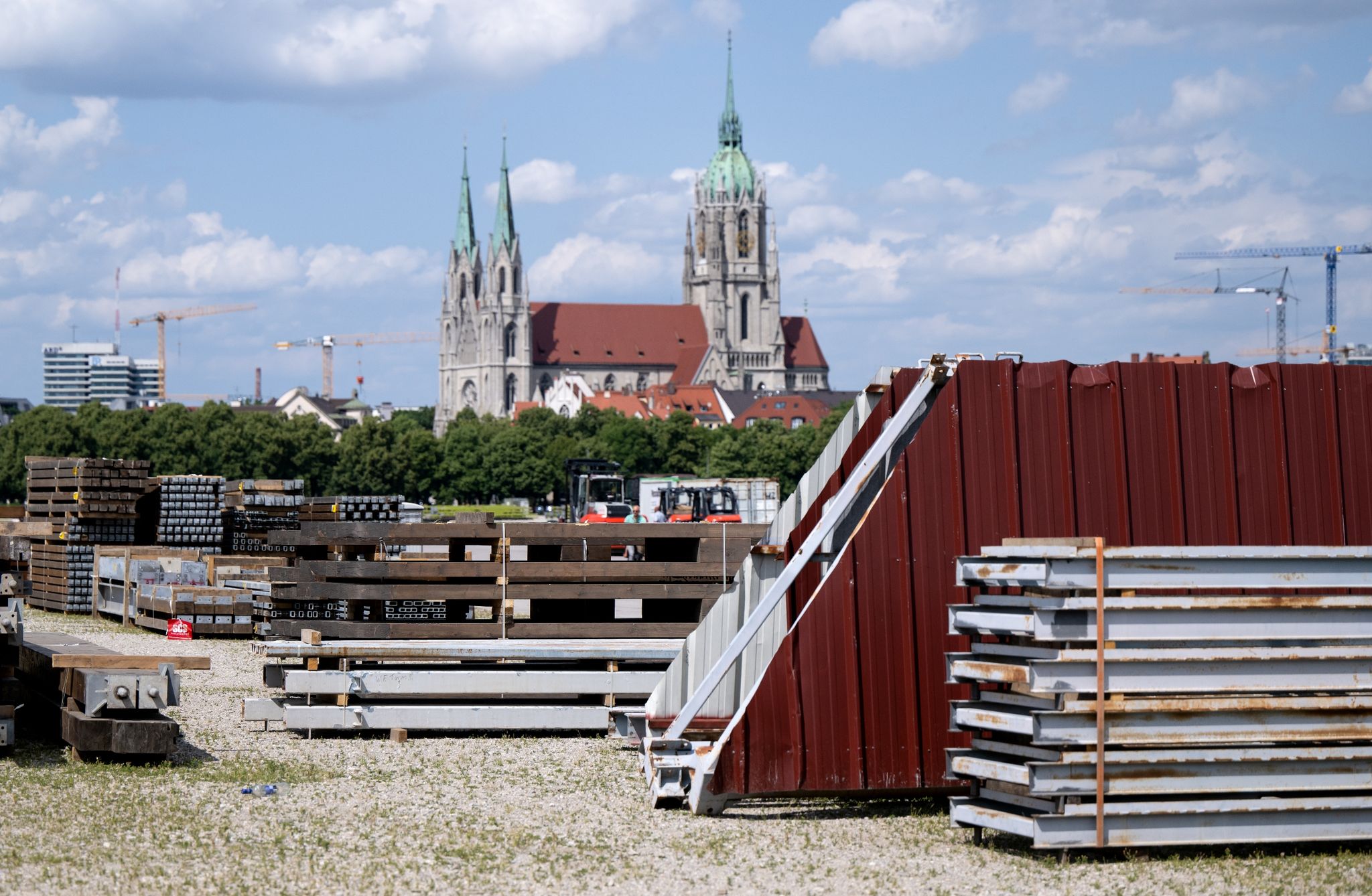 Aufbau für das Oktoberfest gestartet