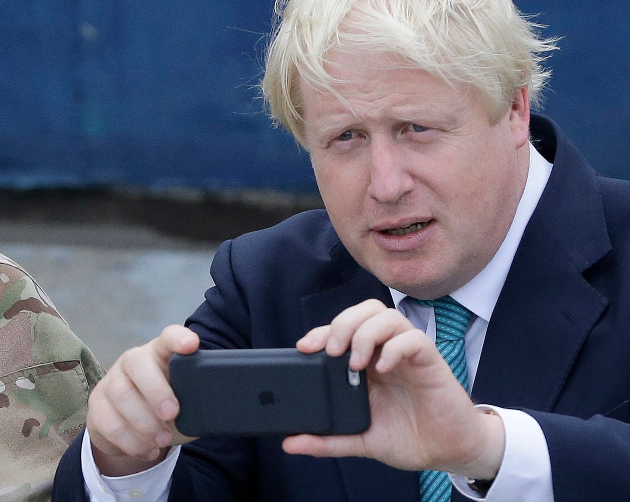 Corona-Beweismittel: Boris Johnson vergisst Code für Handy