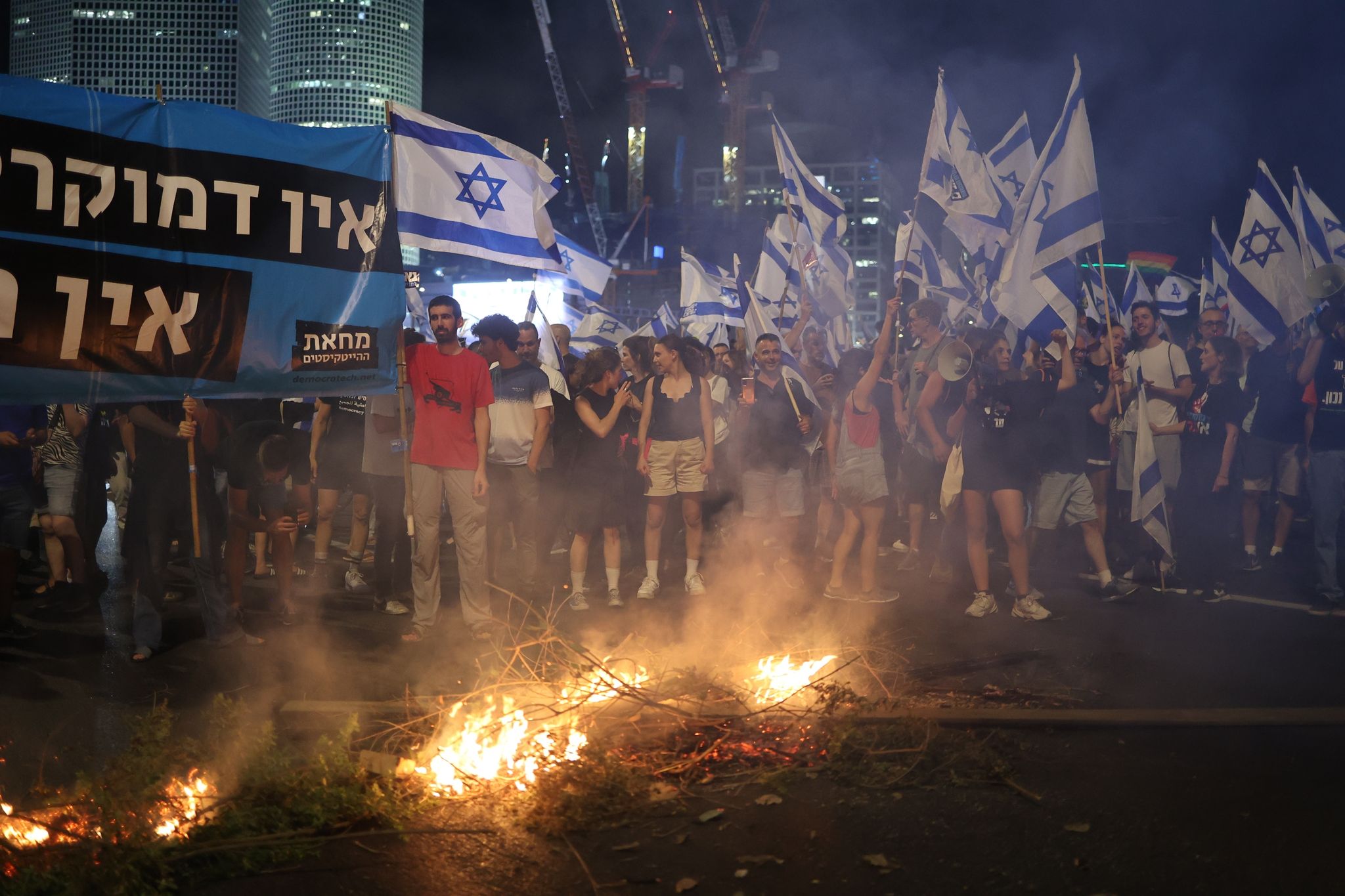 Tausende Israelis protestieren spontan gegen Regierung
