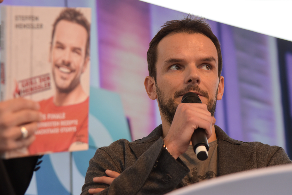 Bedrohlicher Vorfall: Polizist richtet Waffe auf Steffen Henssler