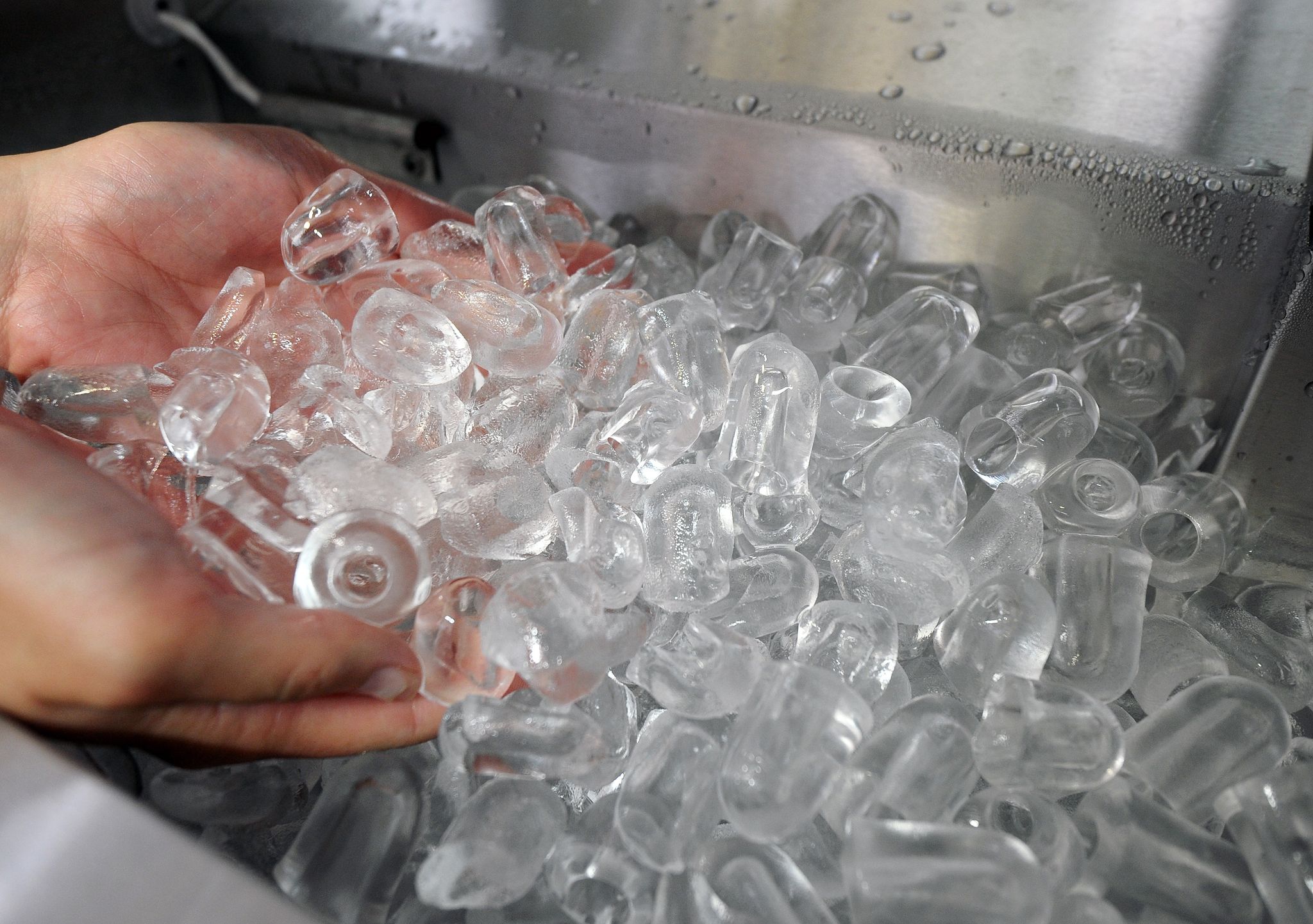 Eiswürfelhersteller arbeiten auf Hochtouren
