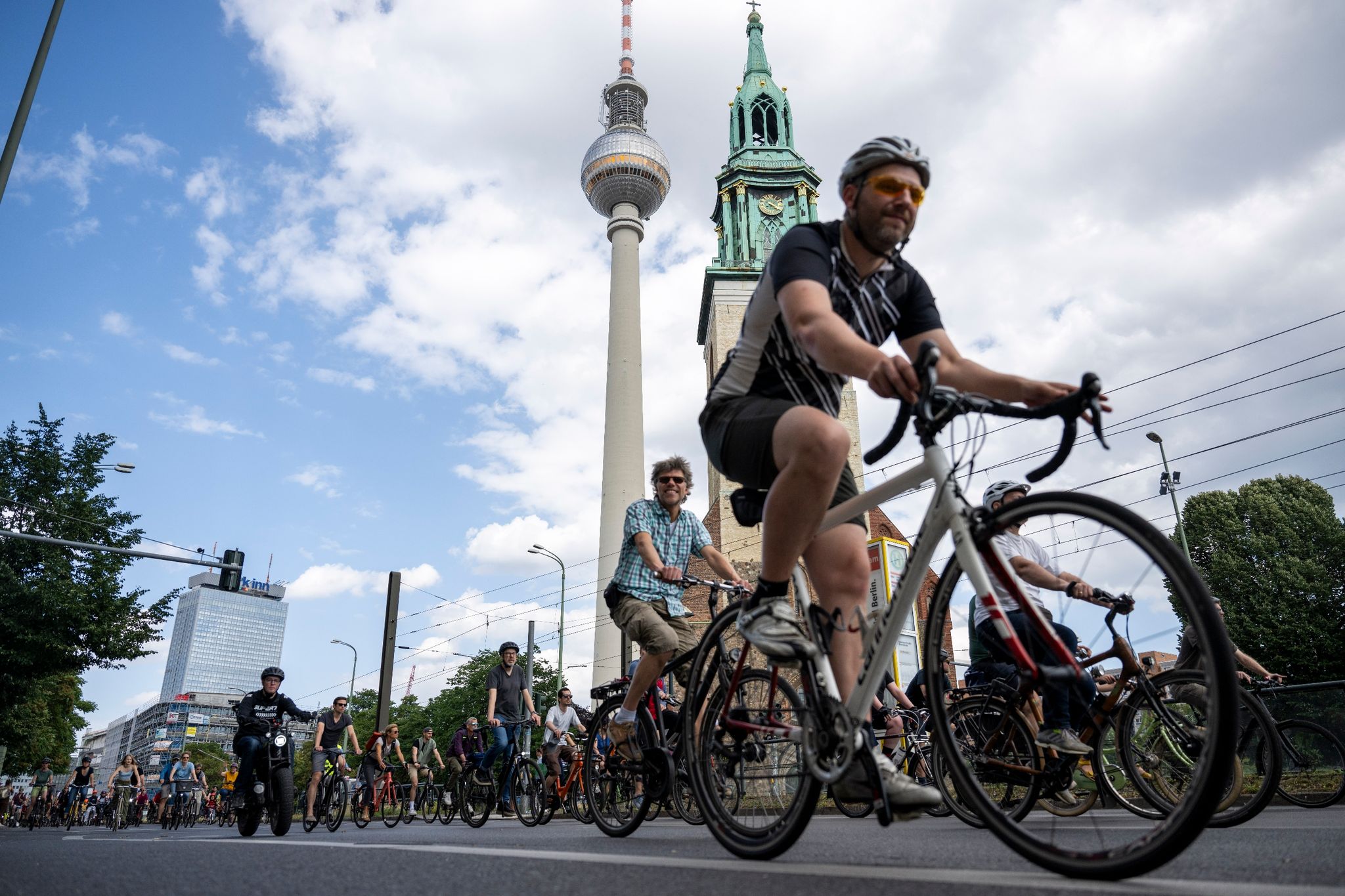 Berlin: Tausende bei Fahrrad-Demo gegen Verkehrspolitik