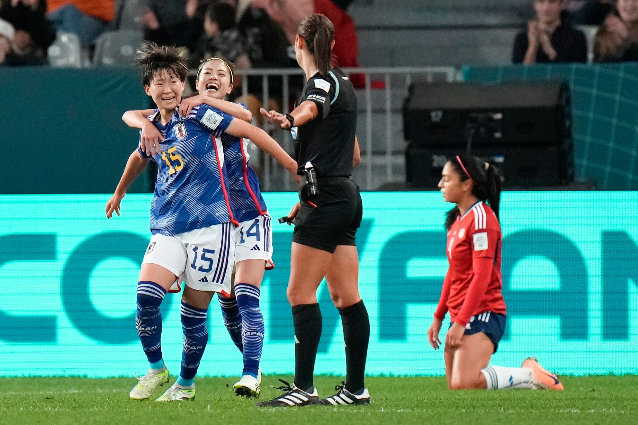 Spanien und Japan im Achtelfinale, Irland raus