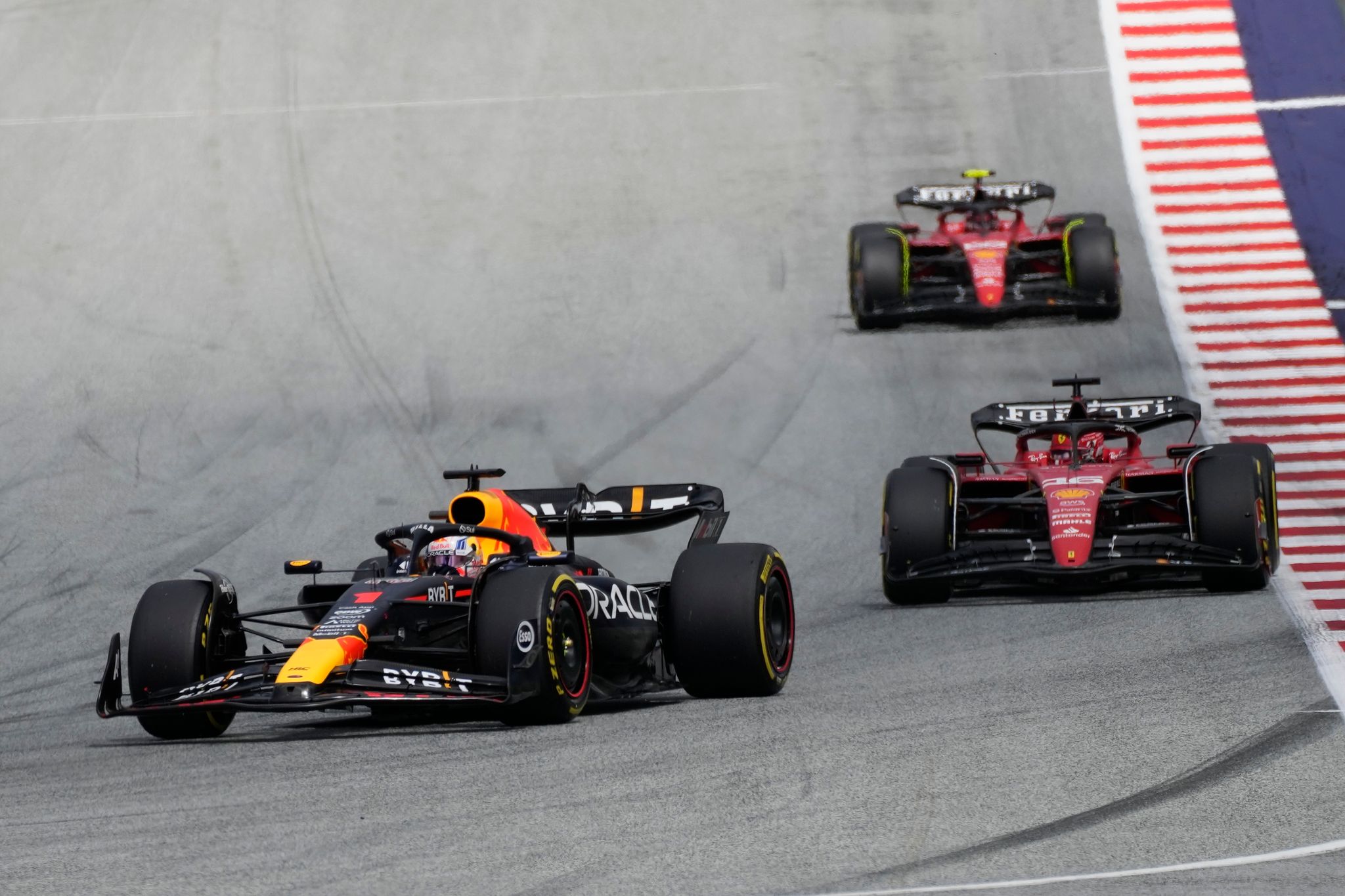 Serie geht weiter: Verstappen siegt beim Red-Bull-Heimspiel