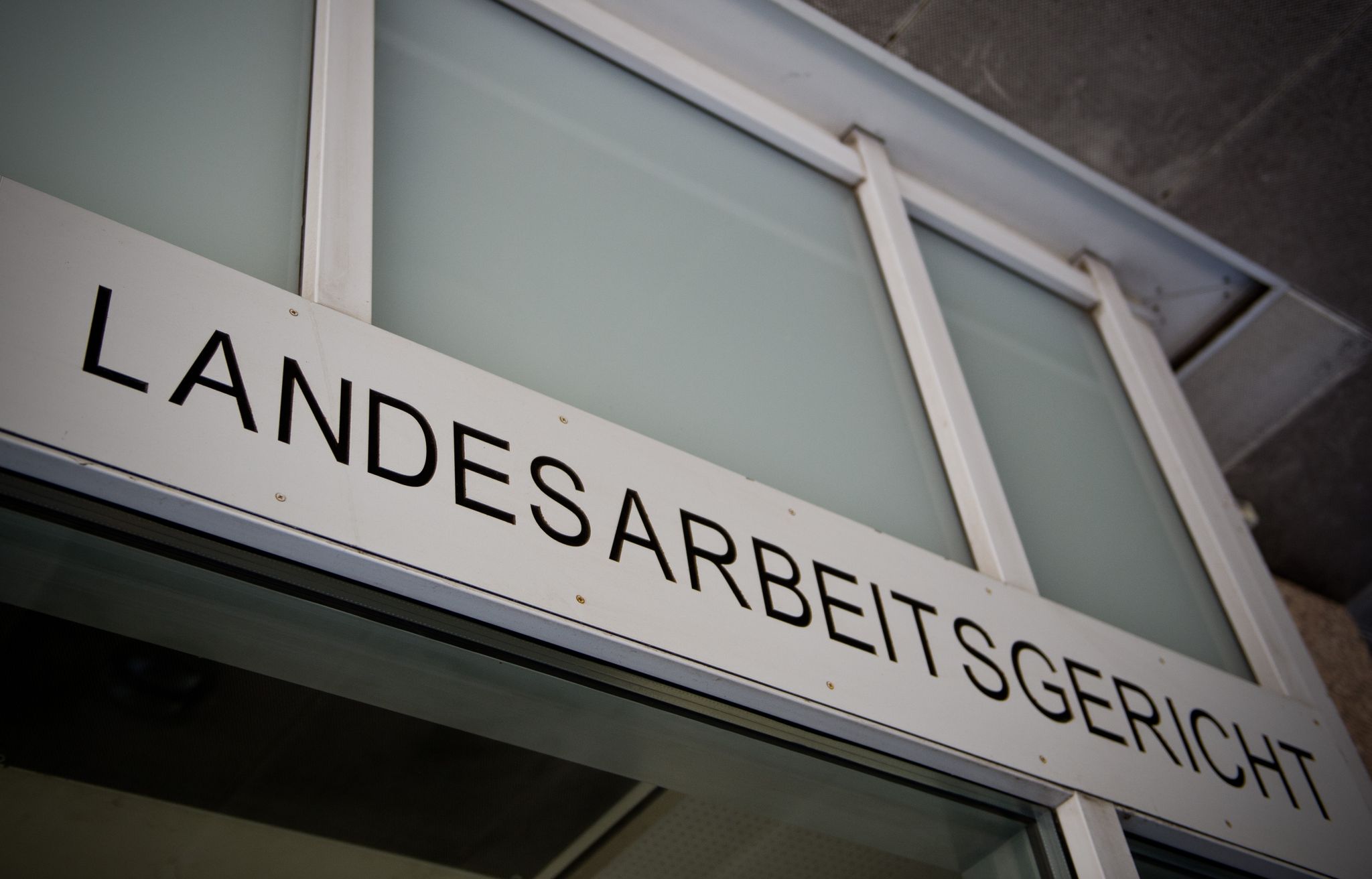 Sprung in den Rhein rechtfertigt keine fristlose Kündigung