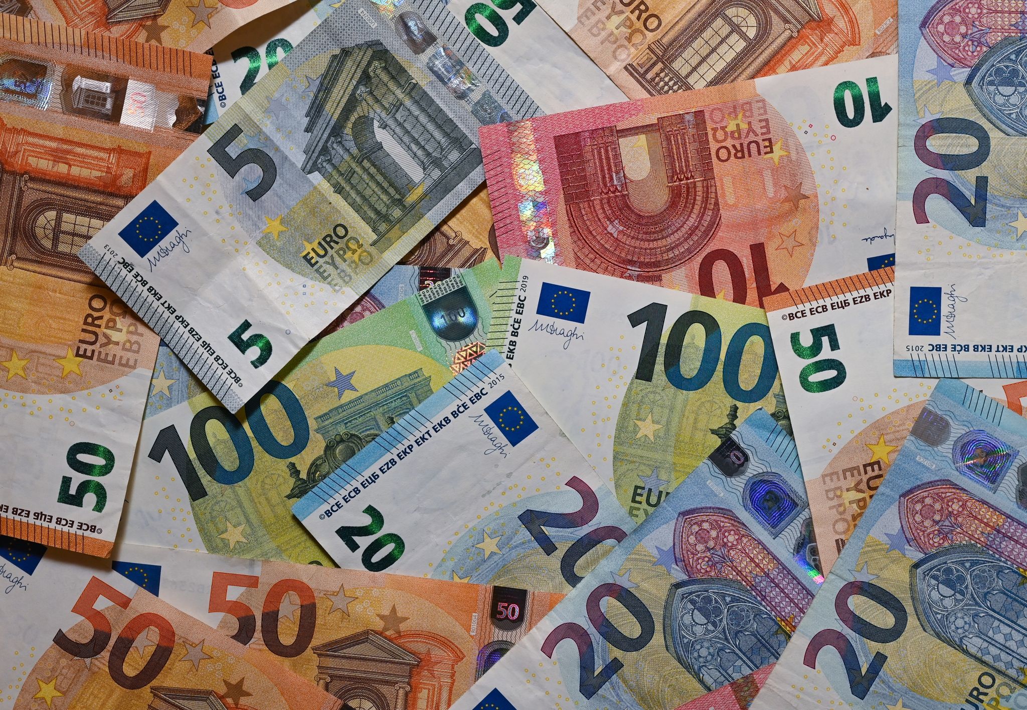 Pro-Kopf-Verschuldung stieg 2022 auf 28.164 Euro