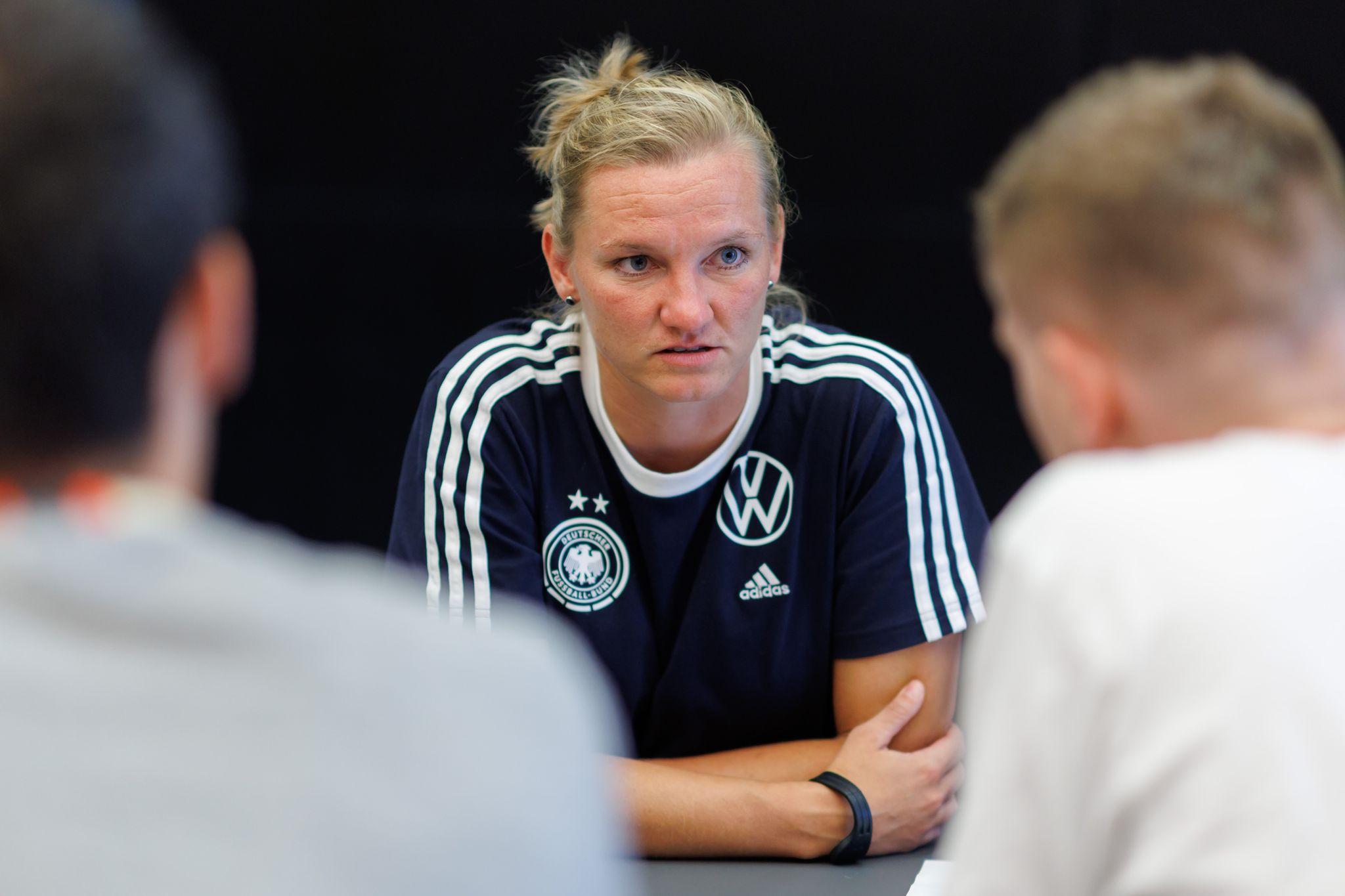 «Poppi» hier, Frau Popp dort: DFB-Kapitänin gefragt wie nie