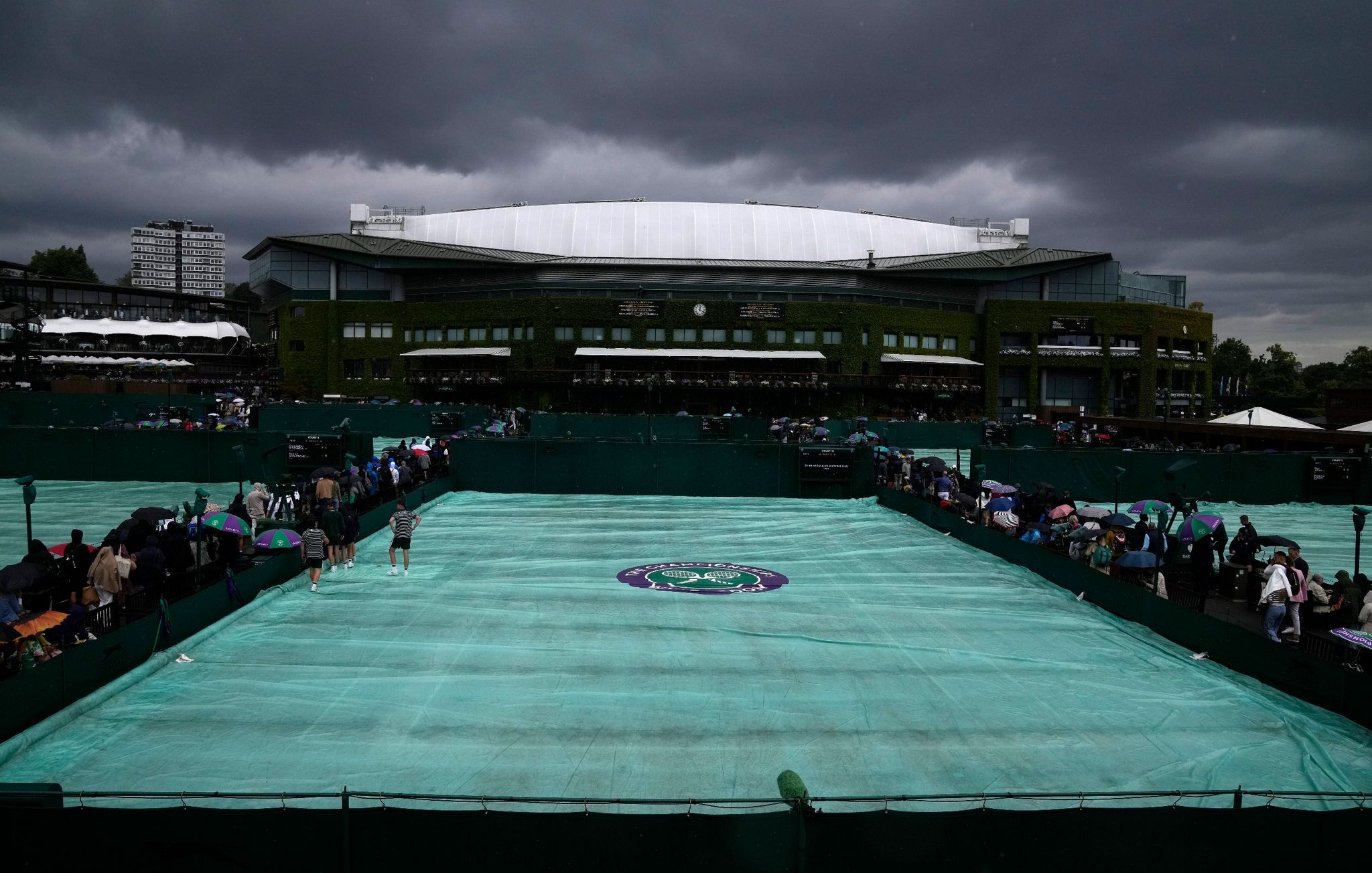 Regenchaos in Wimbledon: Zverev und Co. warten vergeblich