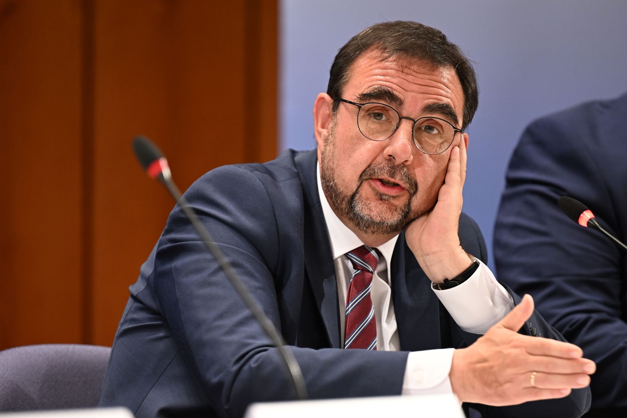 Holetschek fordert Lohnersatz für pflegende Angehörige