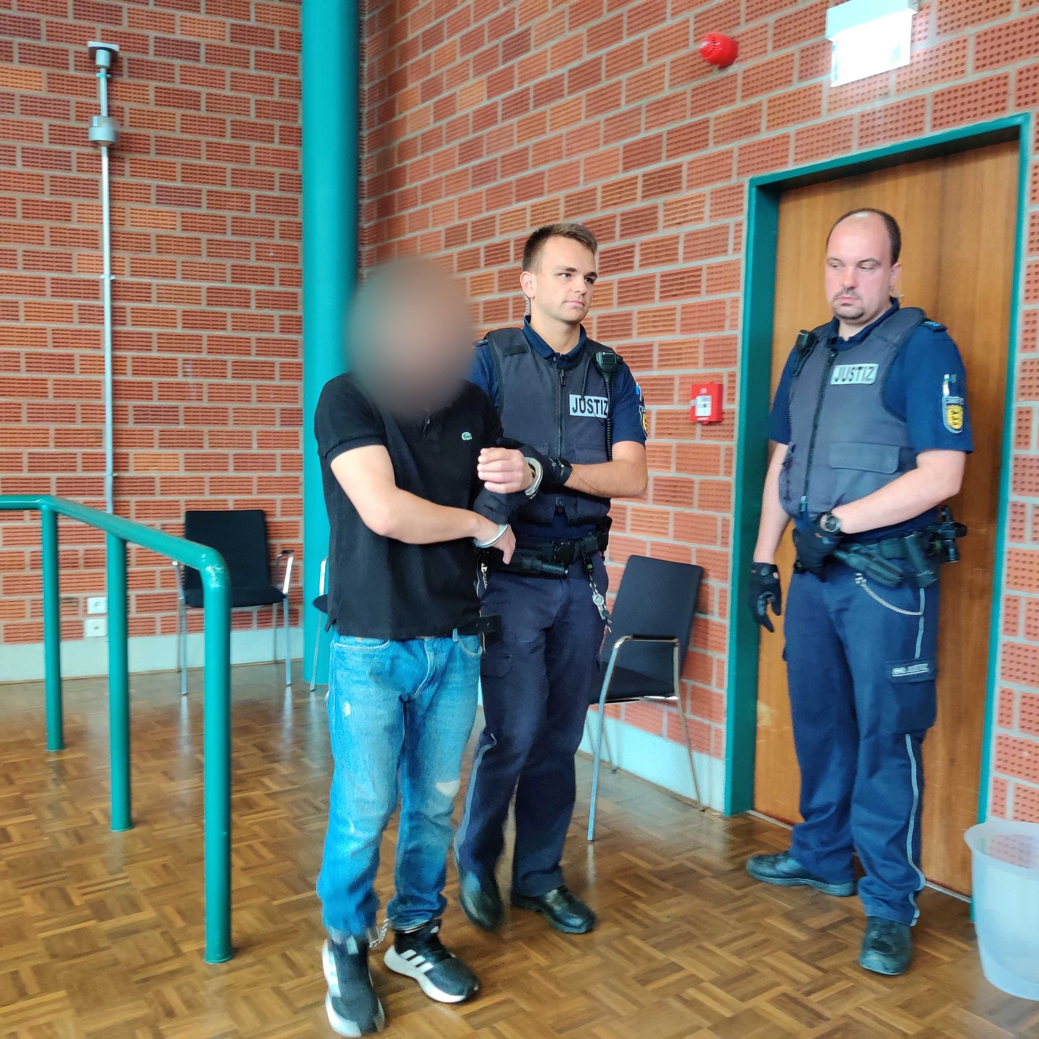 Mann muss wegen Mordes an Ehefrau lebenslang in Haft