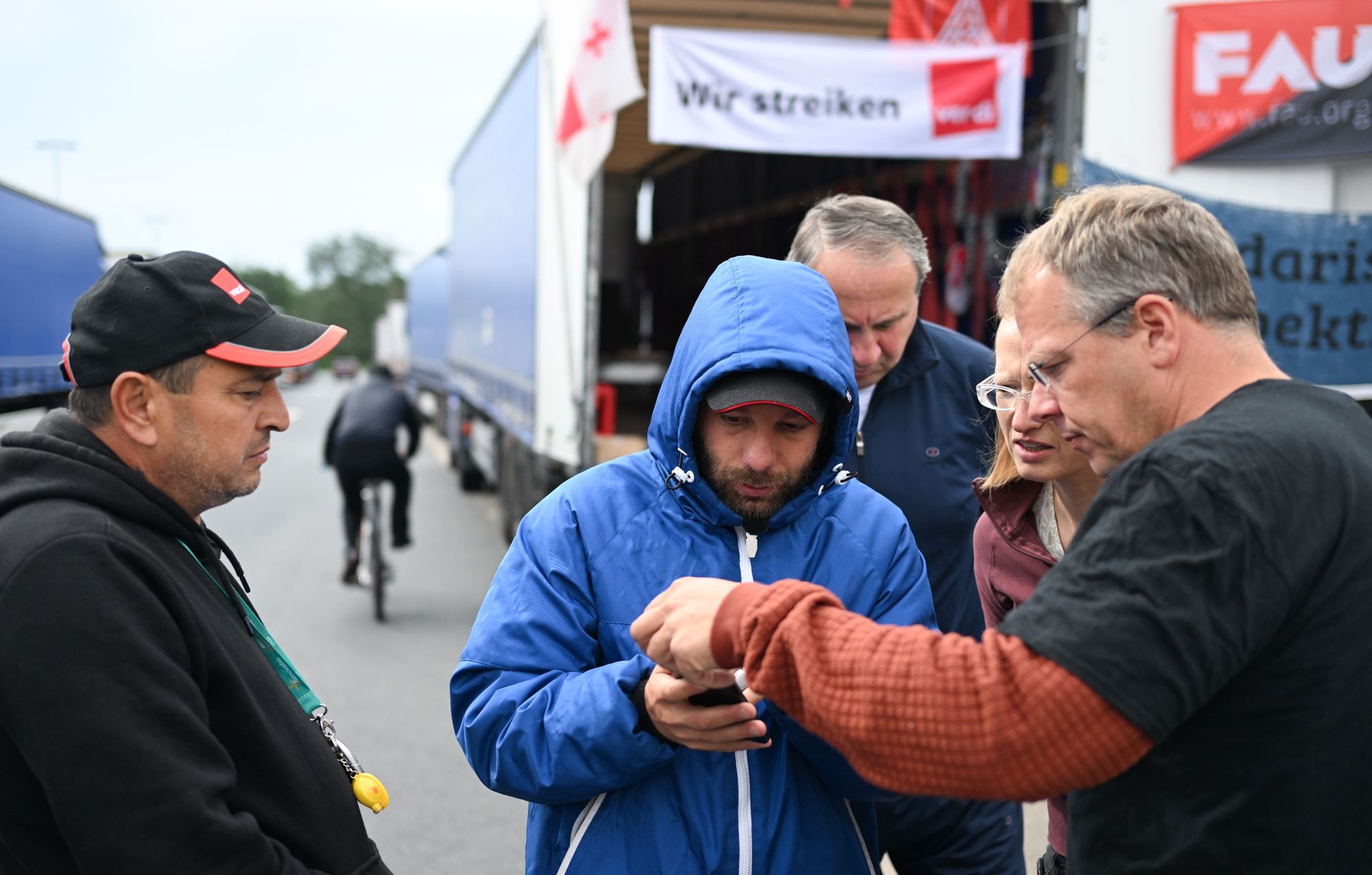 Streikende Fahrer hoffen auf Geld und Dominoeffekt