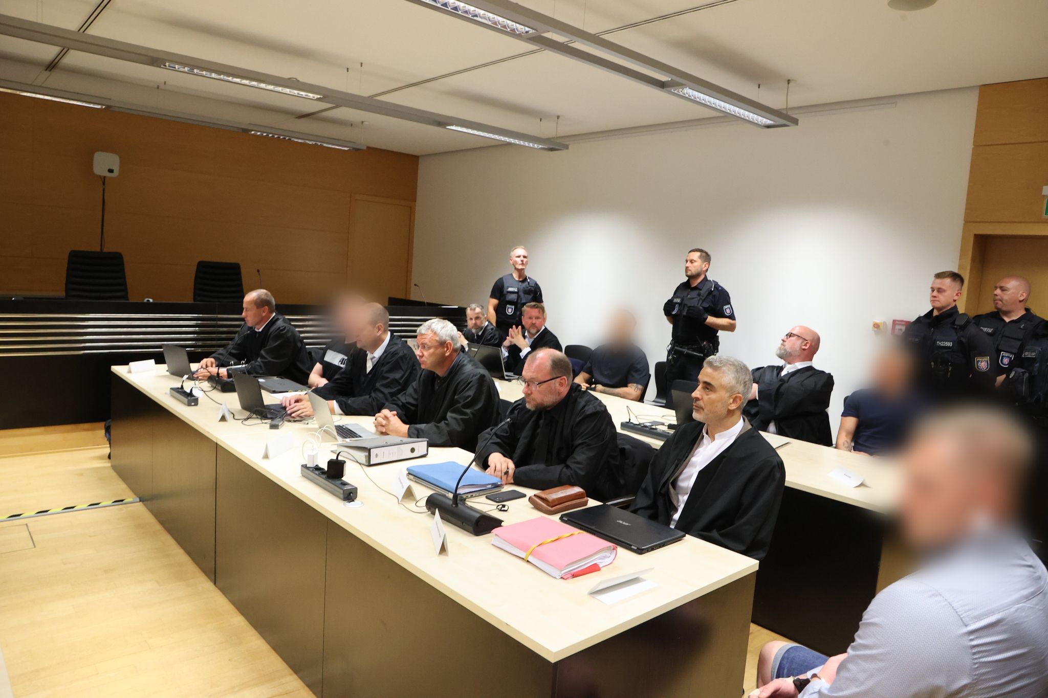 «Knockout 51-Prozess»: Angeklagte schweigen zum Auftakt