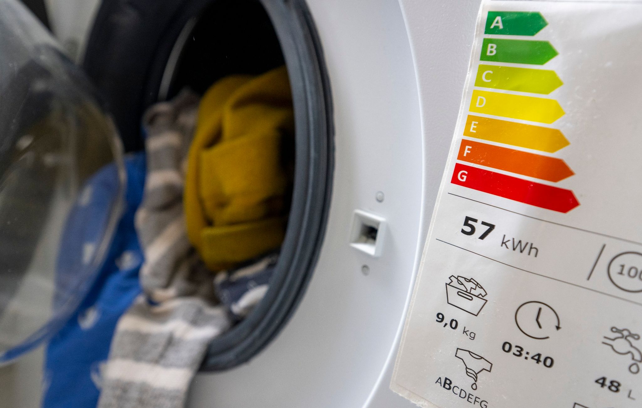 Verbraucher kaufen sparsame Hausgeräte – und schalten Eco ab