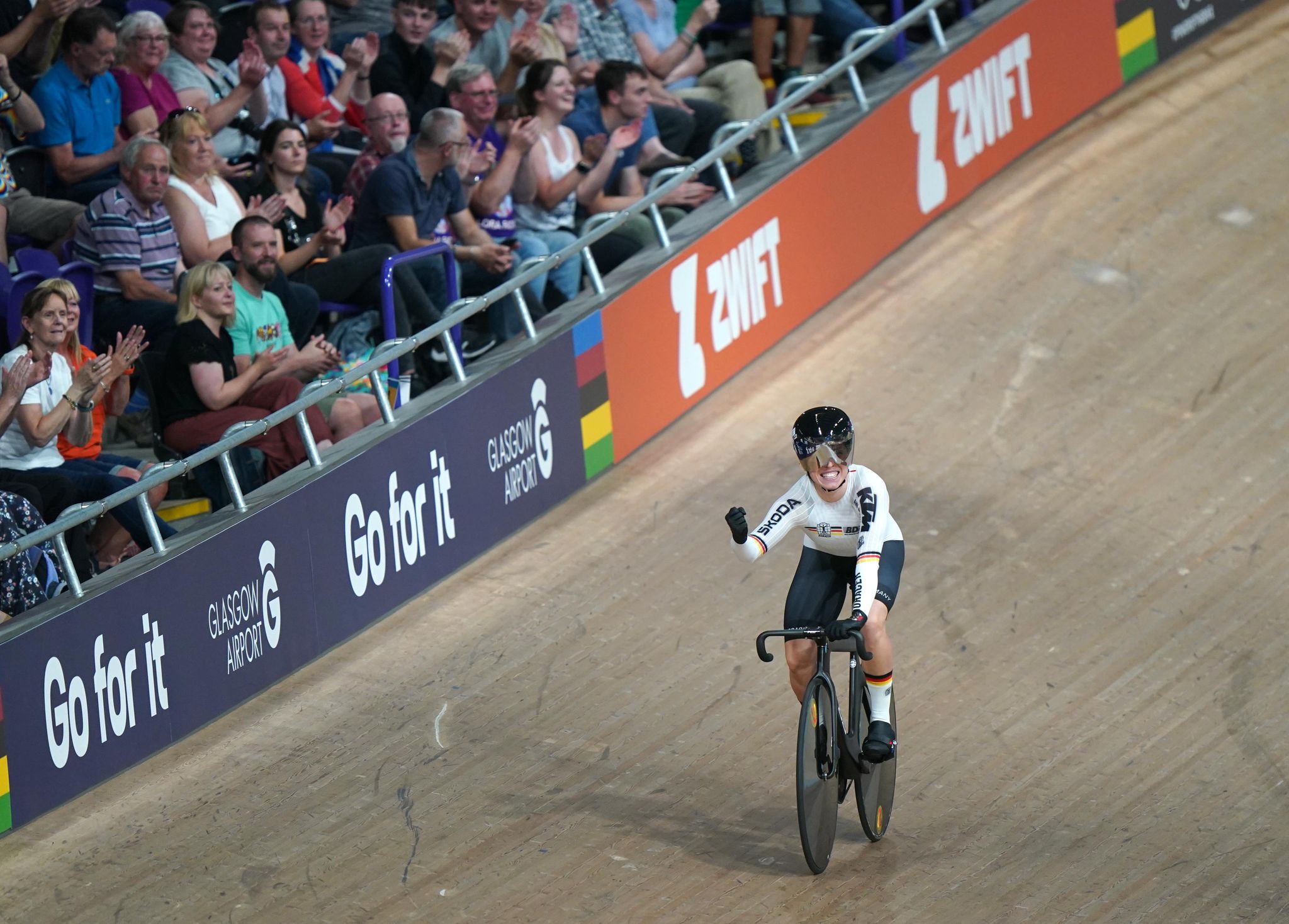 Gold und Weltrekord: Teamsprint-Trio weckt Lust auf Olympia