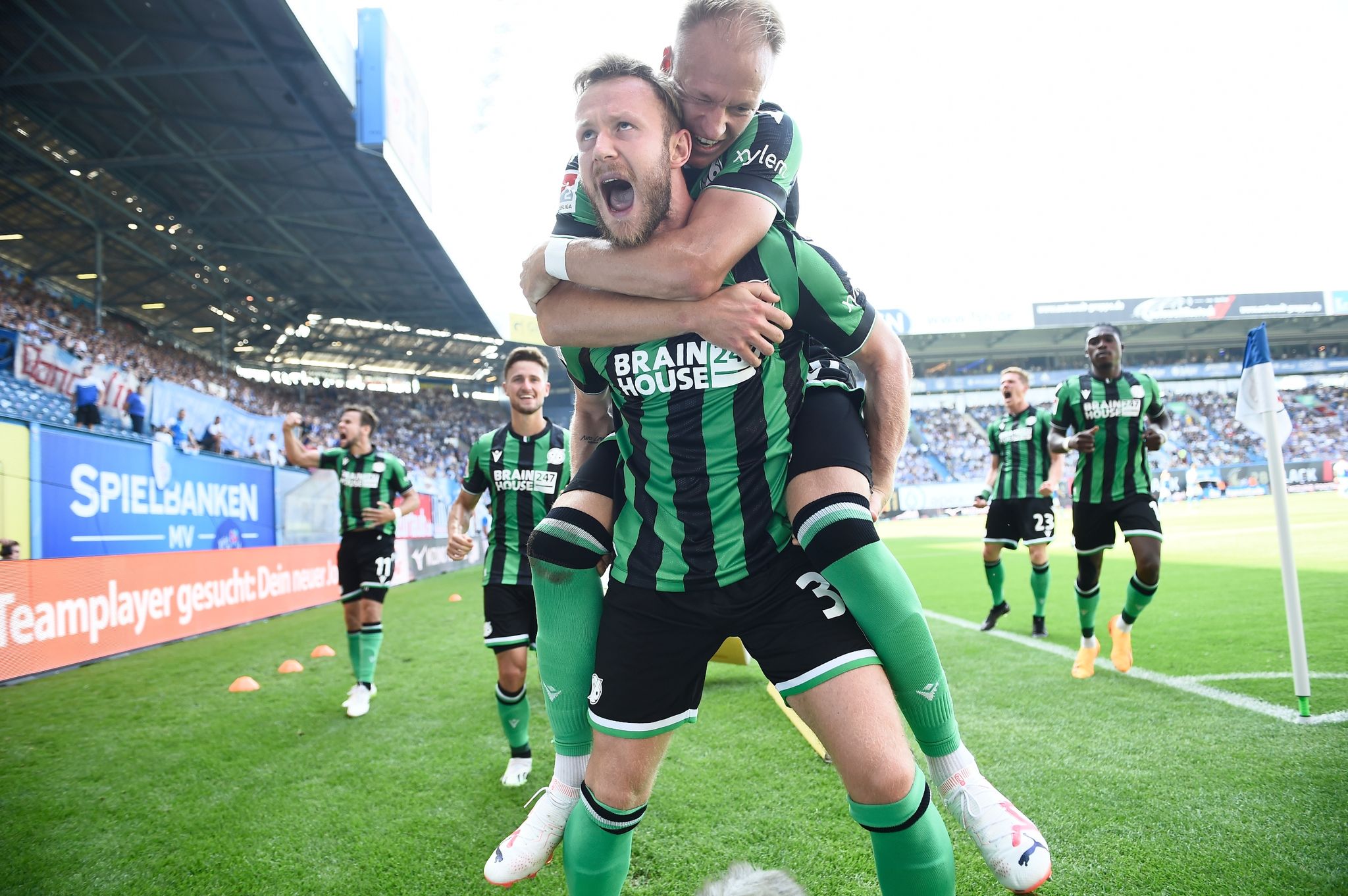 Wichtiger Sieg für 96-Trainer Leitl – Nullnummer in Fürth