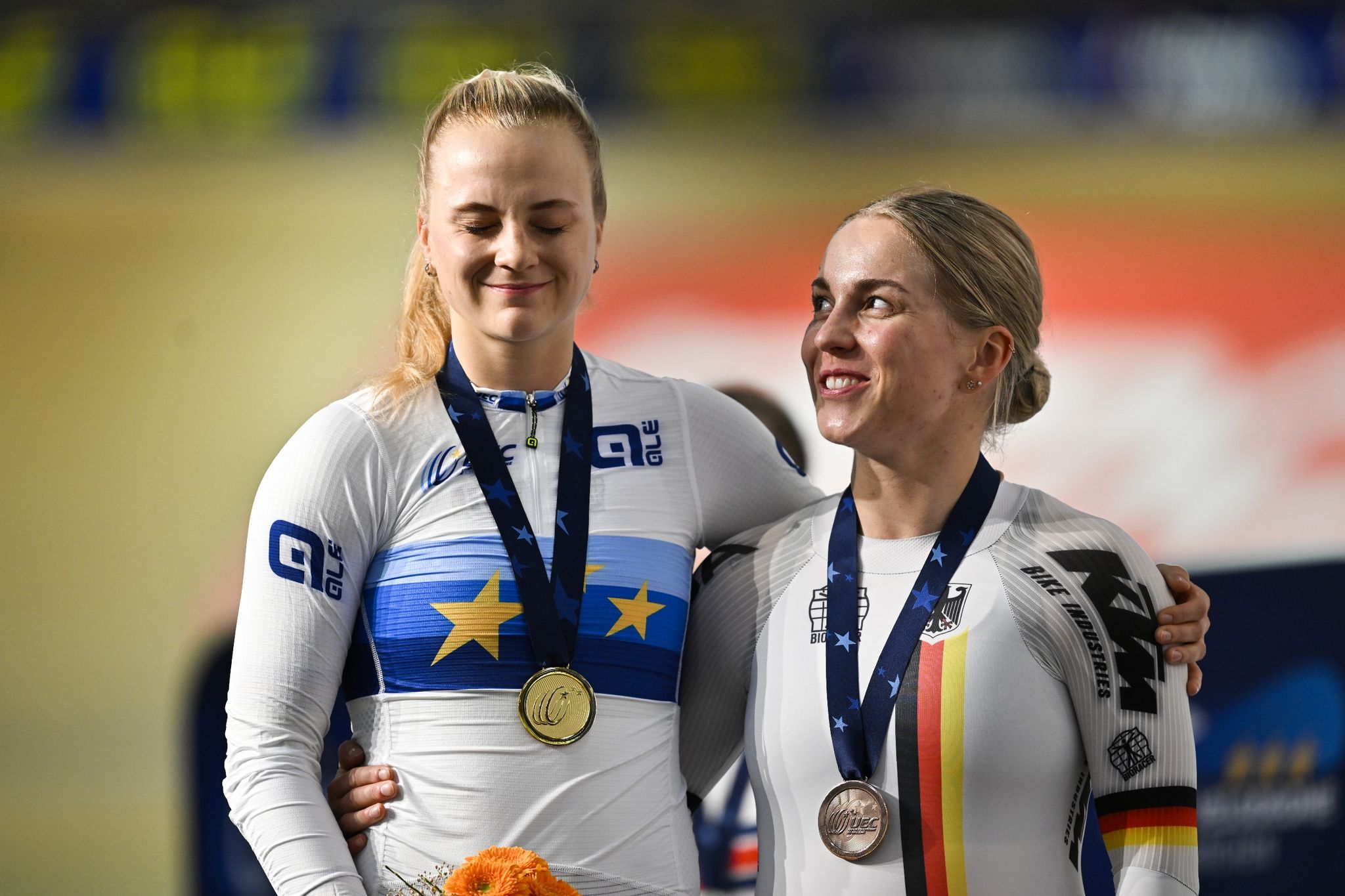 Gold nach Weltrekord: Hinze und Co. jubeln zum WM-Auftakt