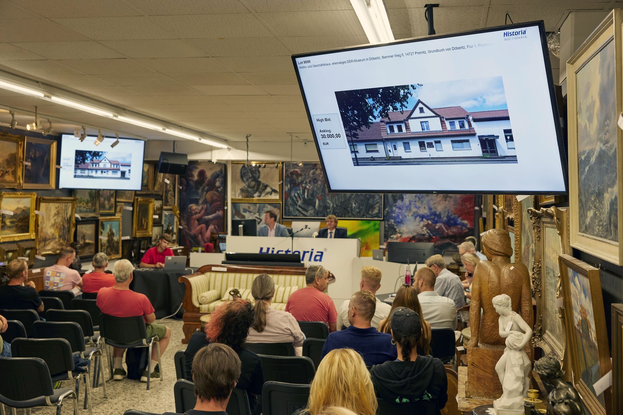 DDR-Museum versteigert – 18.000 Euro für Barkas-Krankenwagen