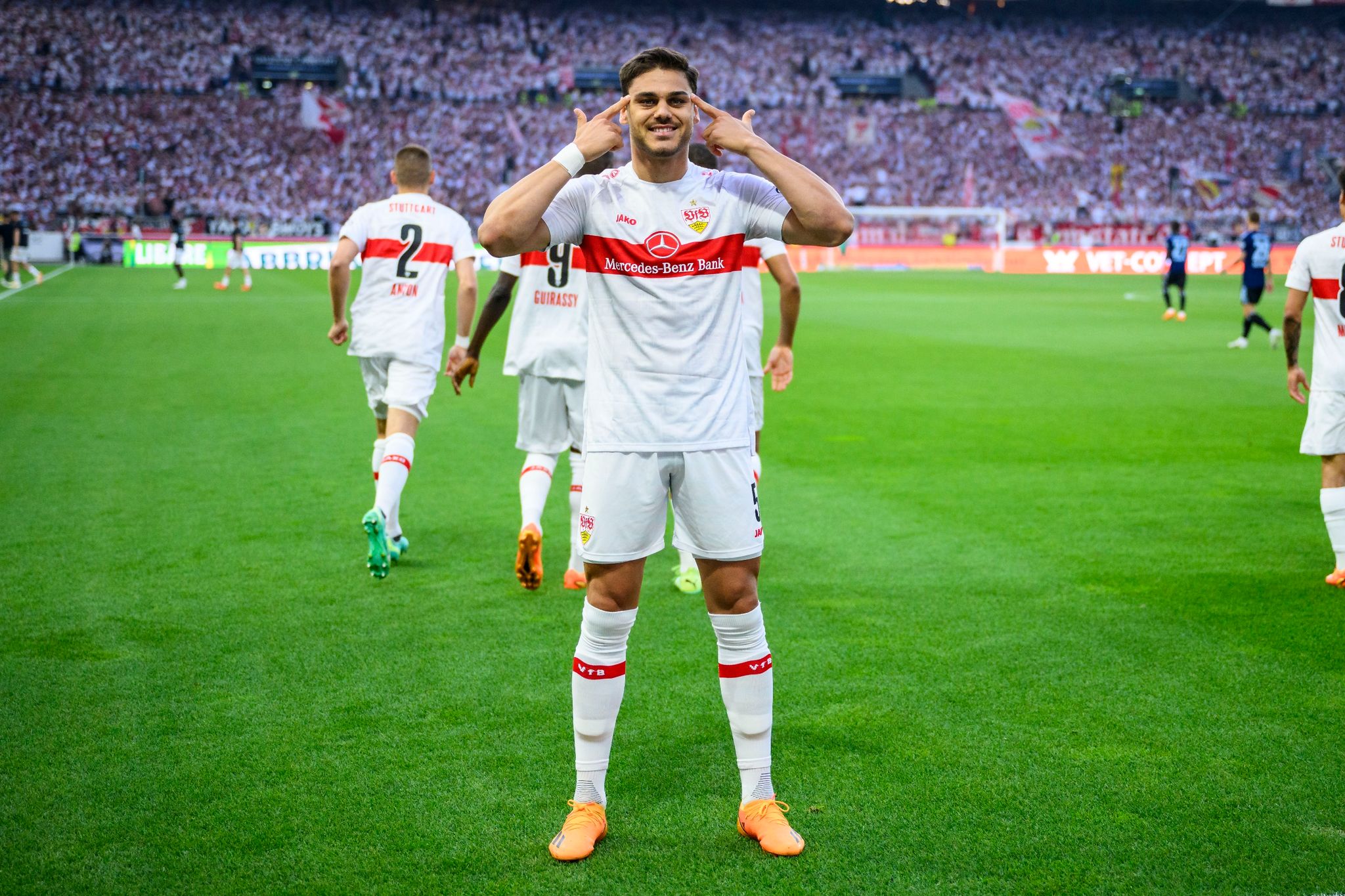 Mavropanos verlässt VfB – Nachfolger kommt aus der Schweiz