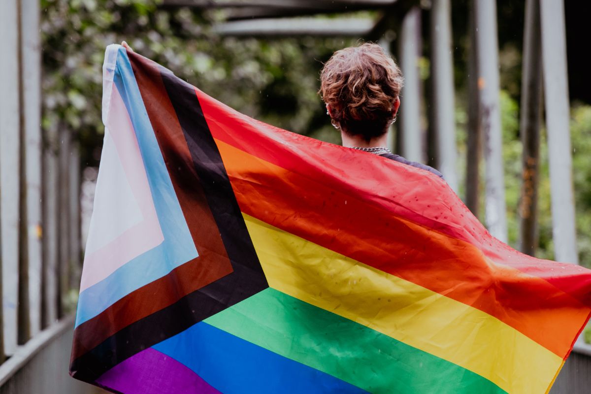 Frau wegen LGBTQ+Flagge erschossen