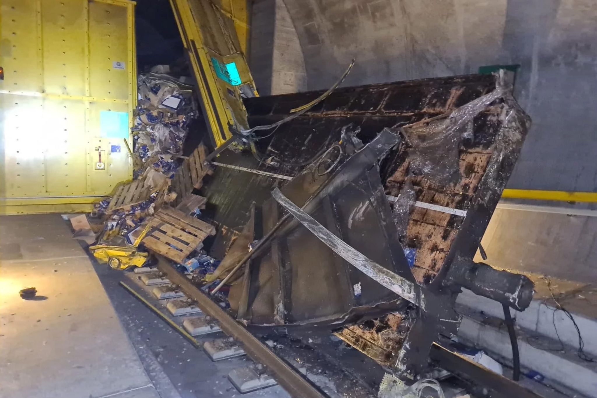 Güterzug-Unfall im Gotthard-Basistunnel – Strecke gesperrt