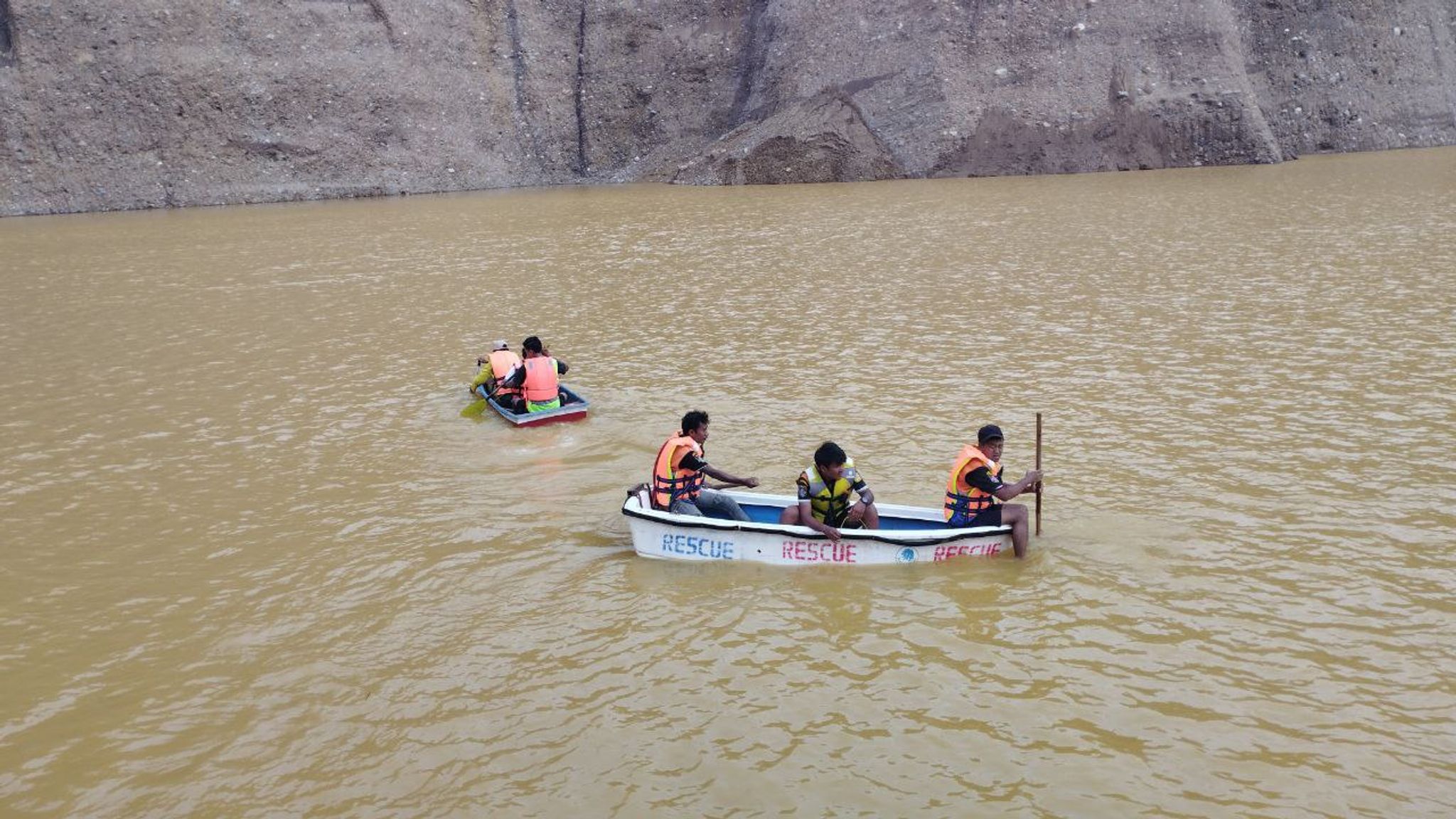 Dutzende Vermisste nach Erdrutsch an Jademine