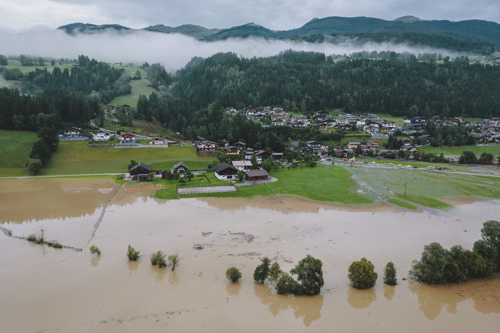 Schlammlawinen durch Unwetter in Salzburg und Tirol