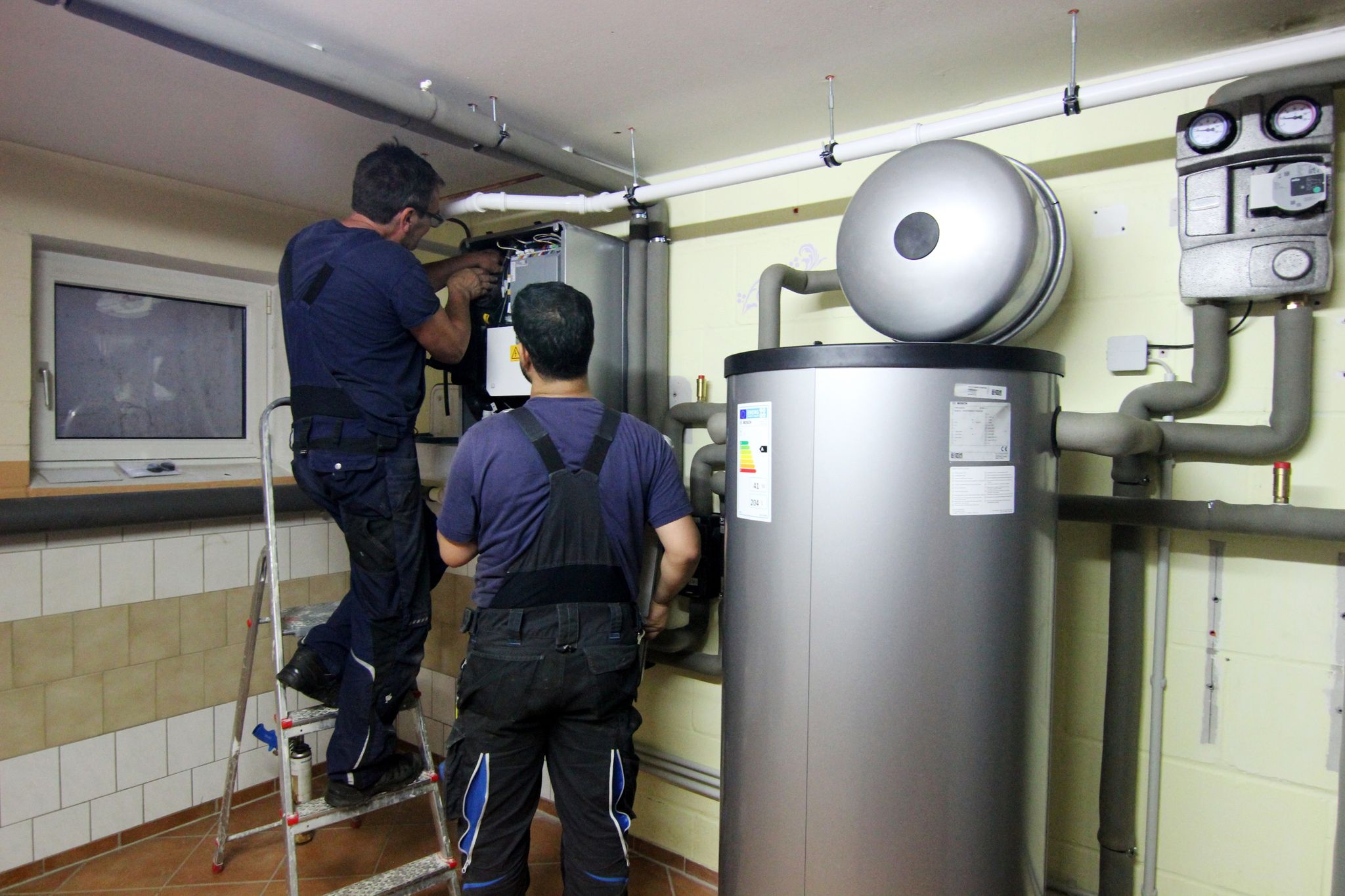 Blick in den Keller: Wie wird die Heizung klimaneutral?