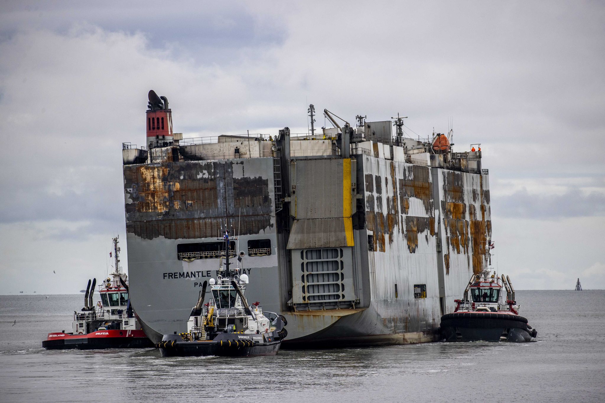 «Fremantle Highway» nun in Rotterdam – Reparatur möglich?