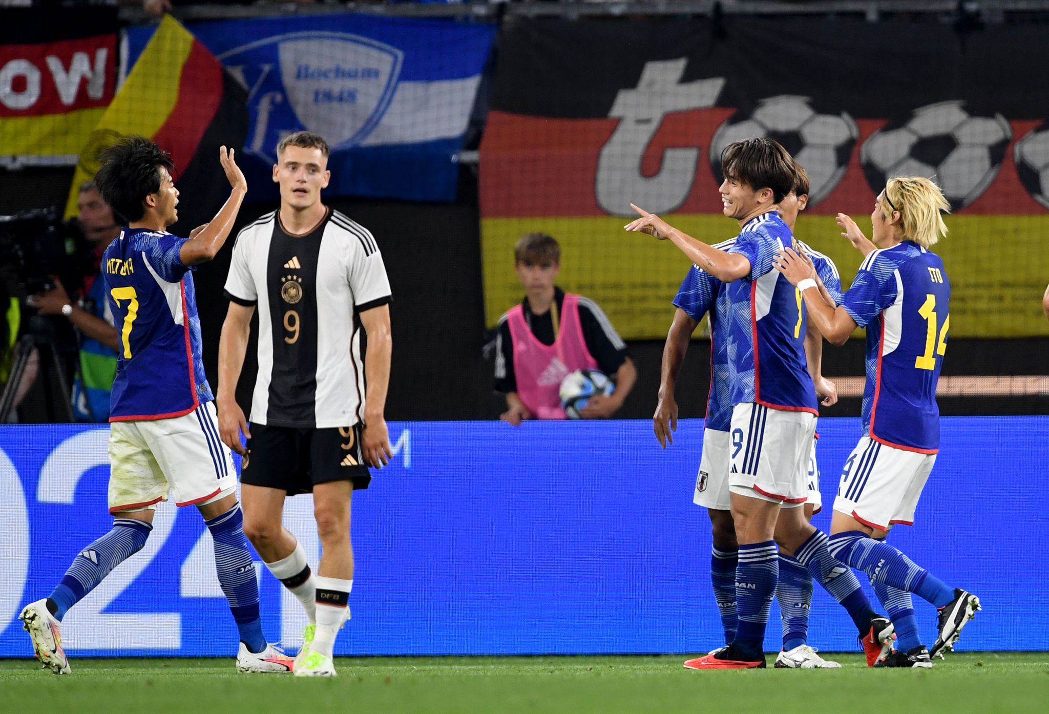 Desaster: Flick nach 1:4 gegen Japan schwer angezählt