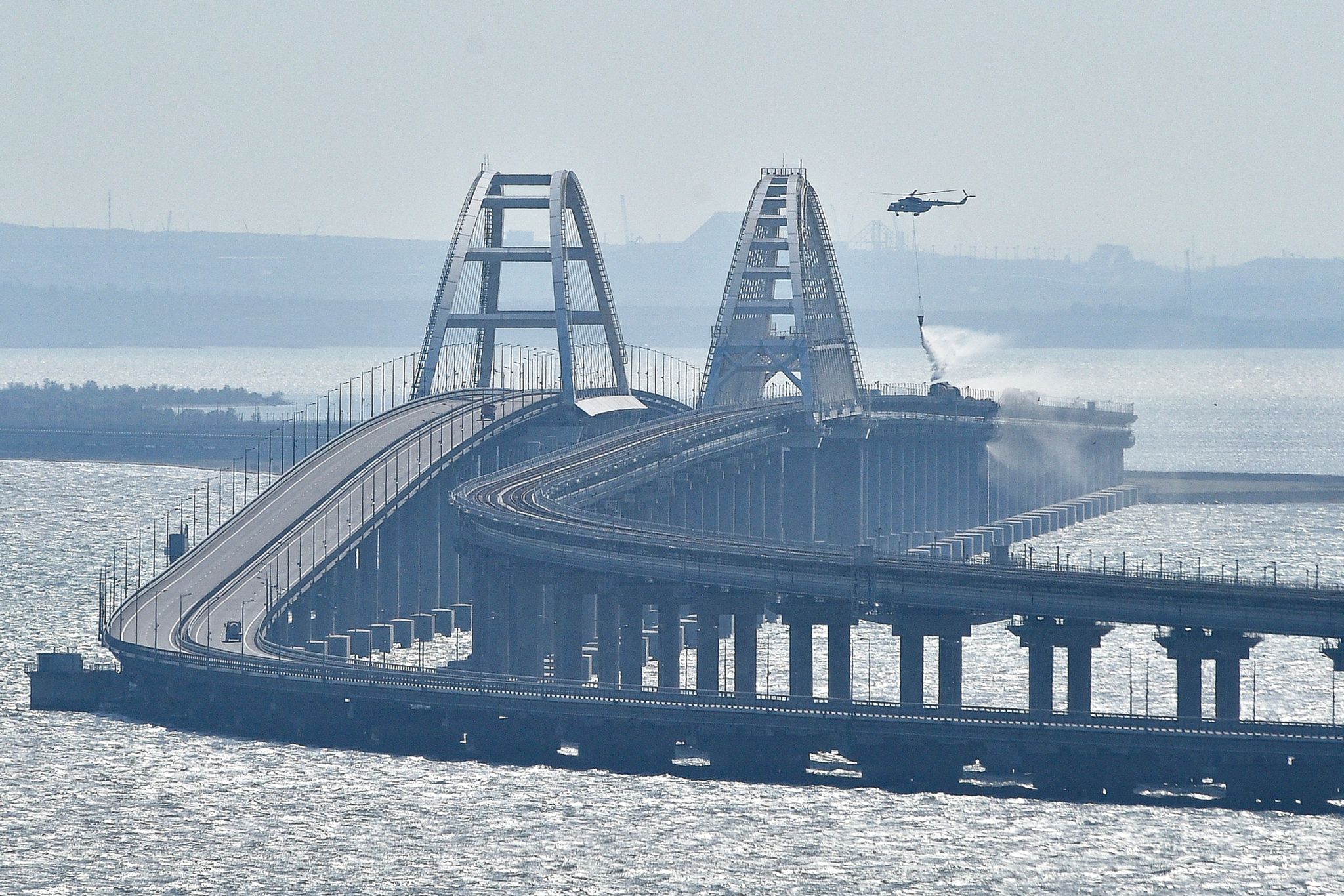 London: Russland schützt Krimbrücke mit Unterwasserbarriere