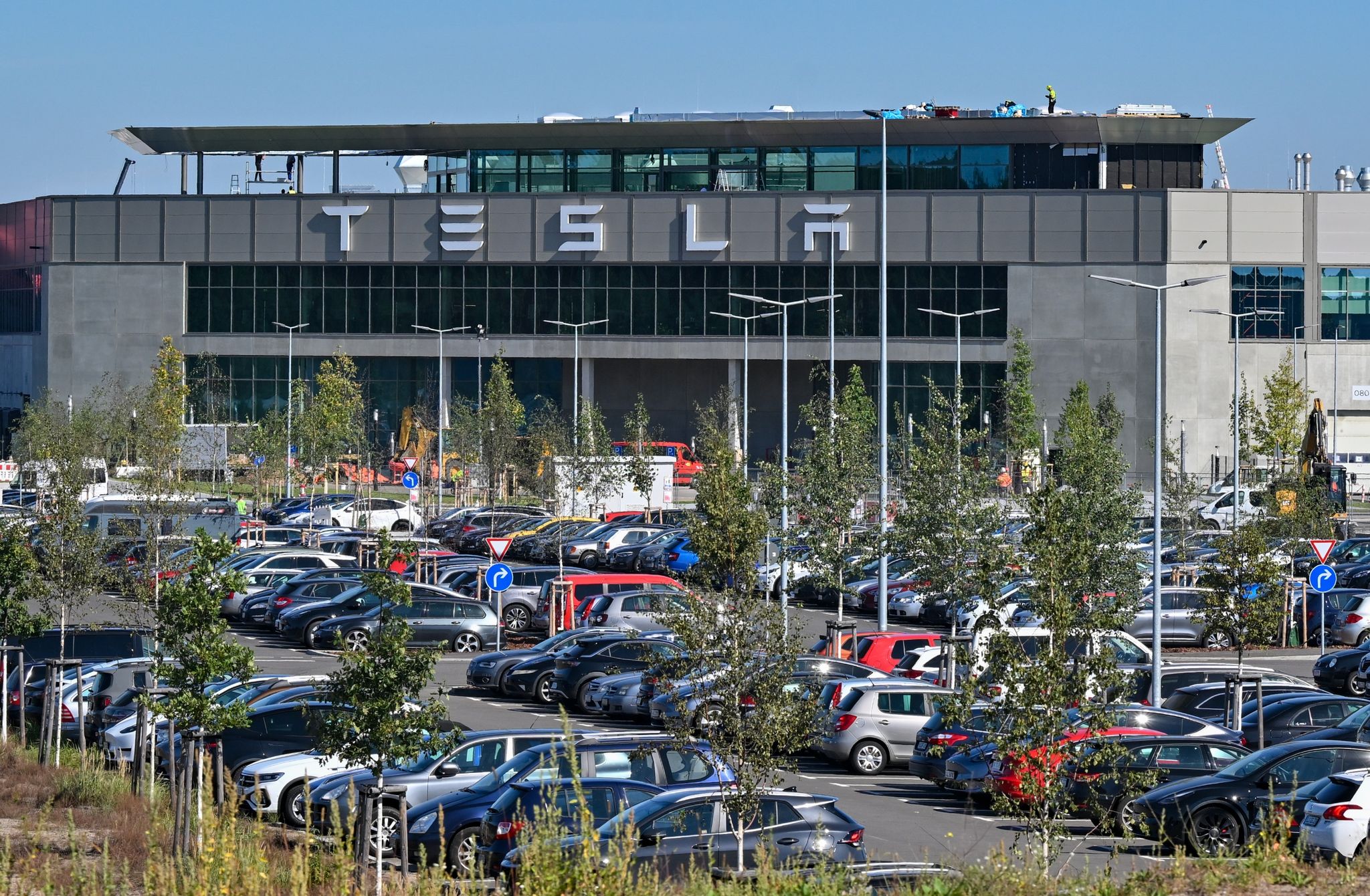 Arbeitsunfälle und mehrere Umwelt-Havarien in Tesla-Fabrik
