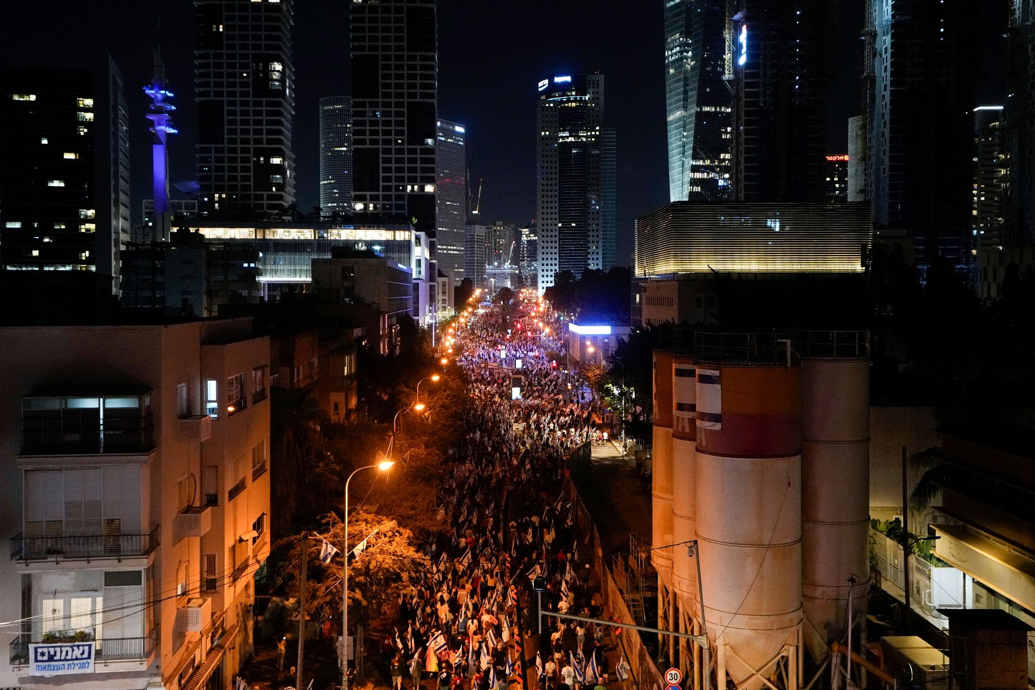 Hunderttausend demonstrieren in Tel Aviv gegen Regierung