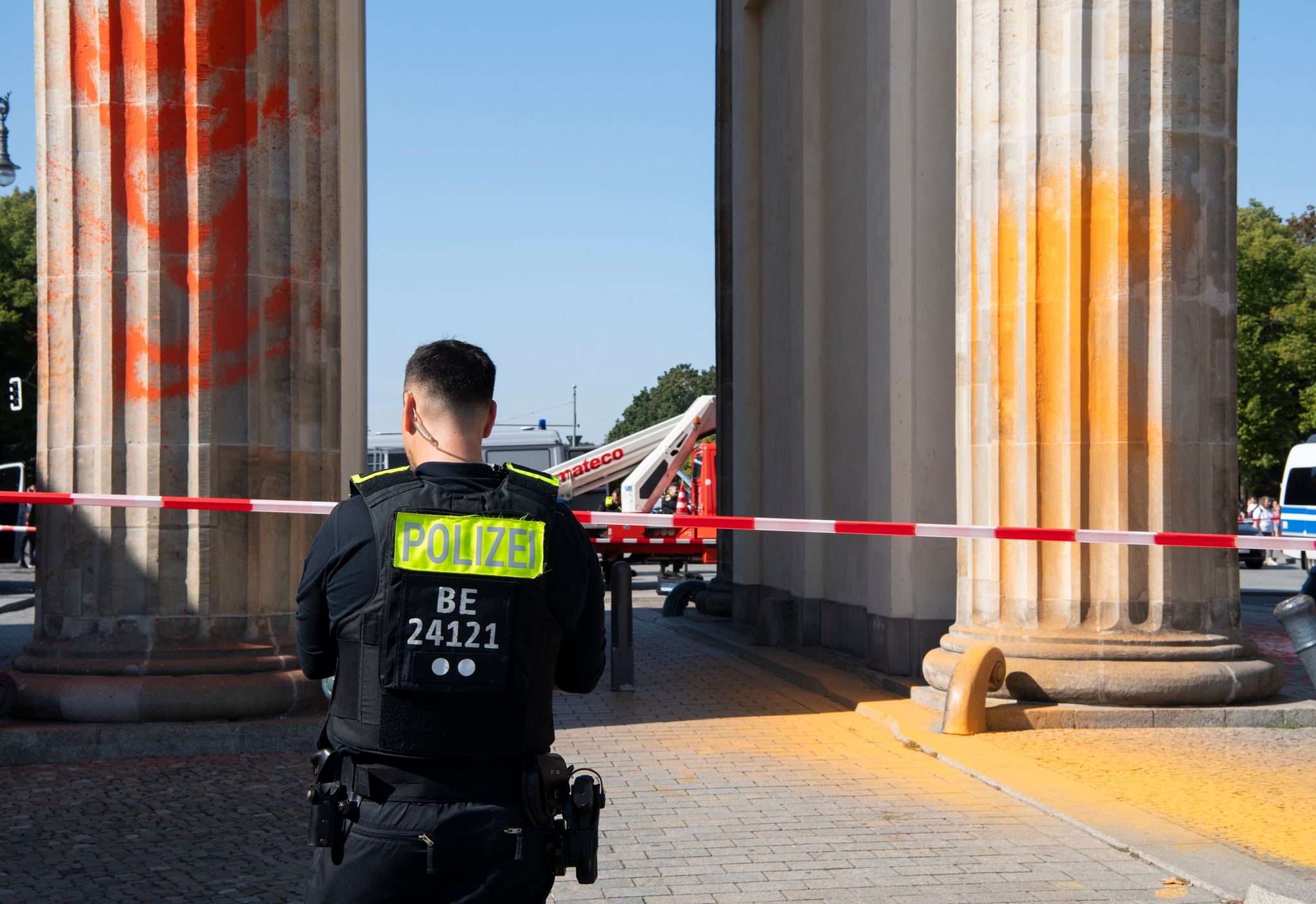 Klimaaktivisten besprühen Brandenburger Tor