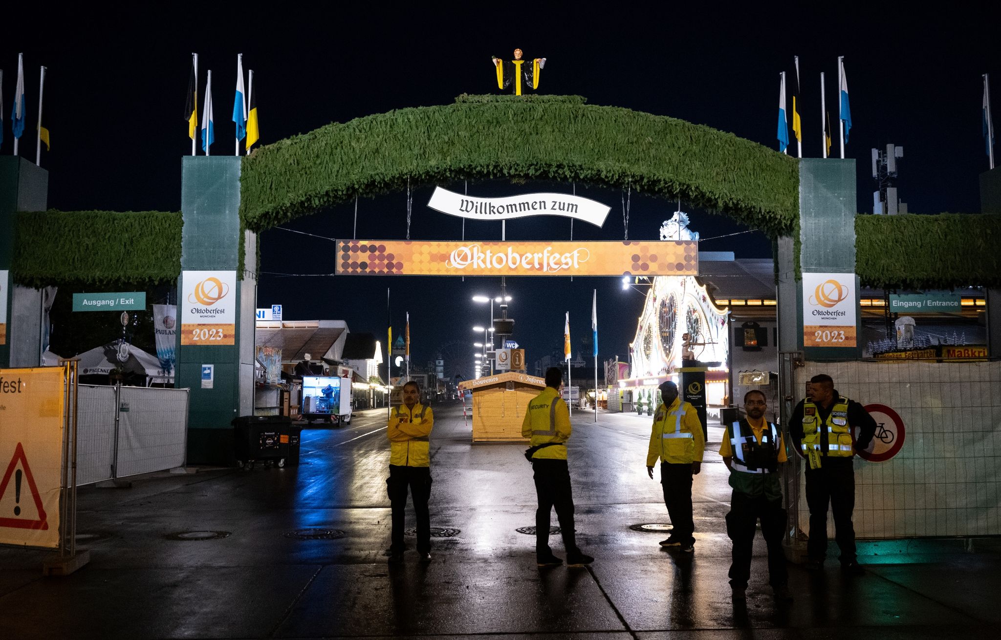 Sonne, Bier und Prominente: Münchner Oktoberfest eröffnet