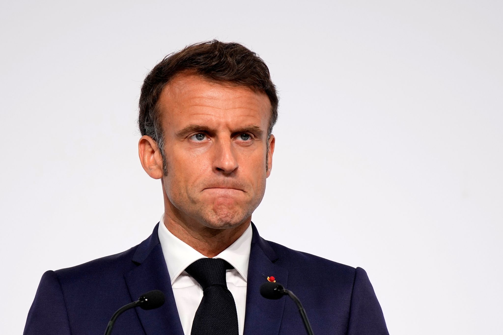 Macron für Einheitskleidung an Frankreichs Schulen