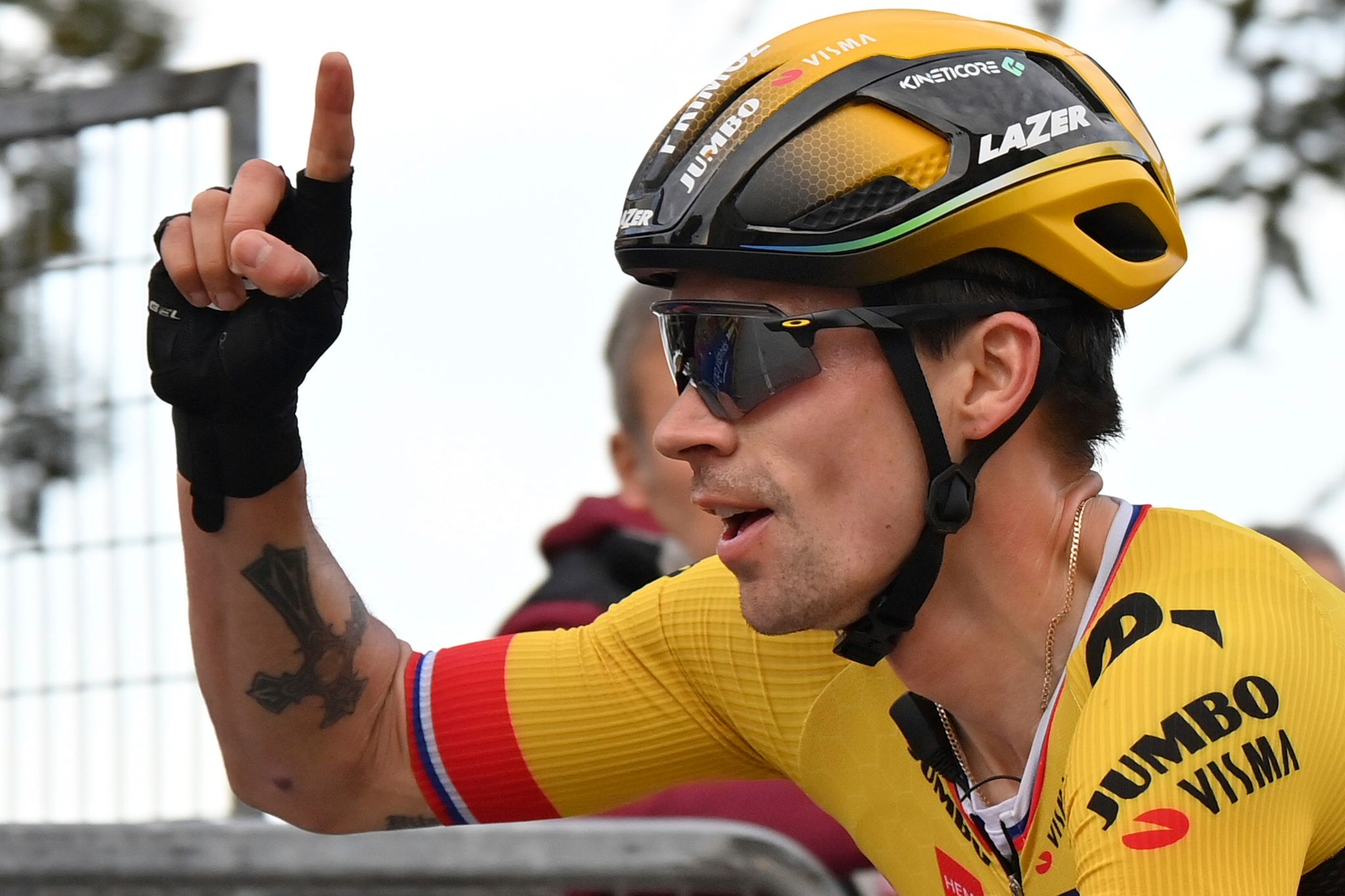 Roglic gewinnt 17. Etappe – Kuss verteidigt Rotes Trikot