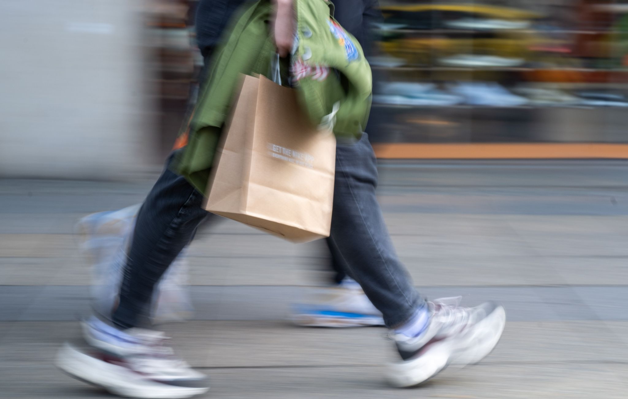 GfK-Konsumklima sinkt – Deutsche sparen mehr