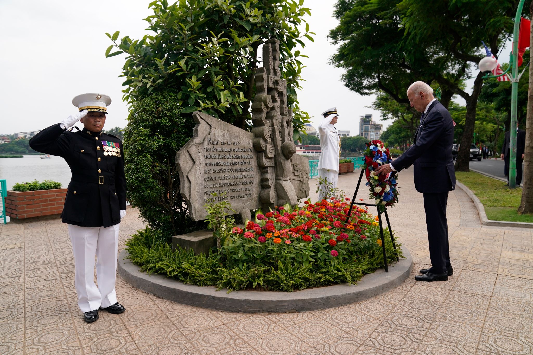 Biden gedenkt in Hanoi seinem «guten Freund» John McCain