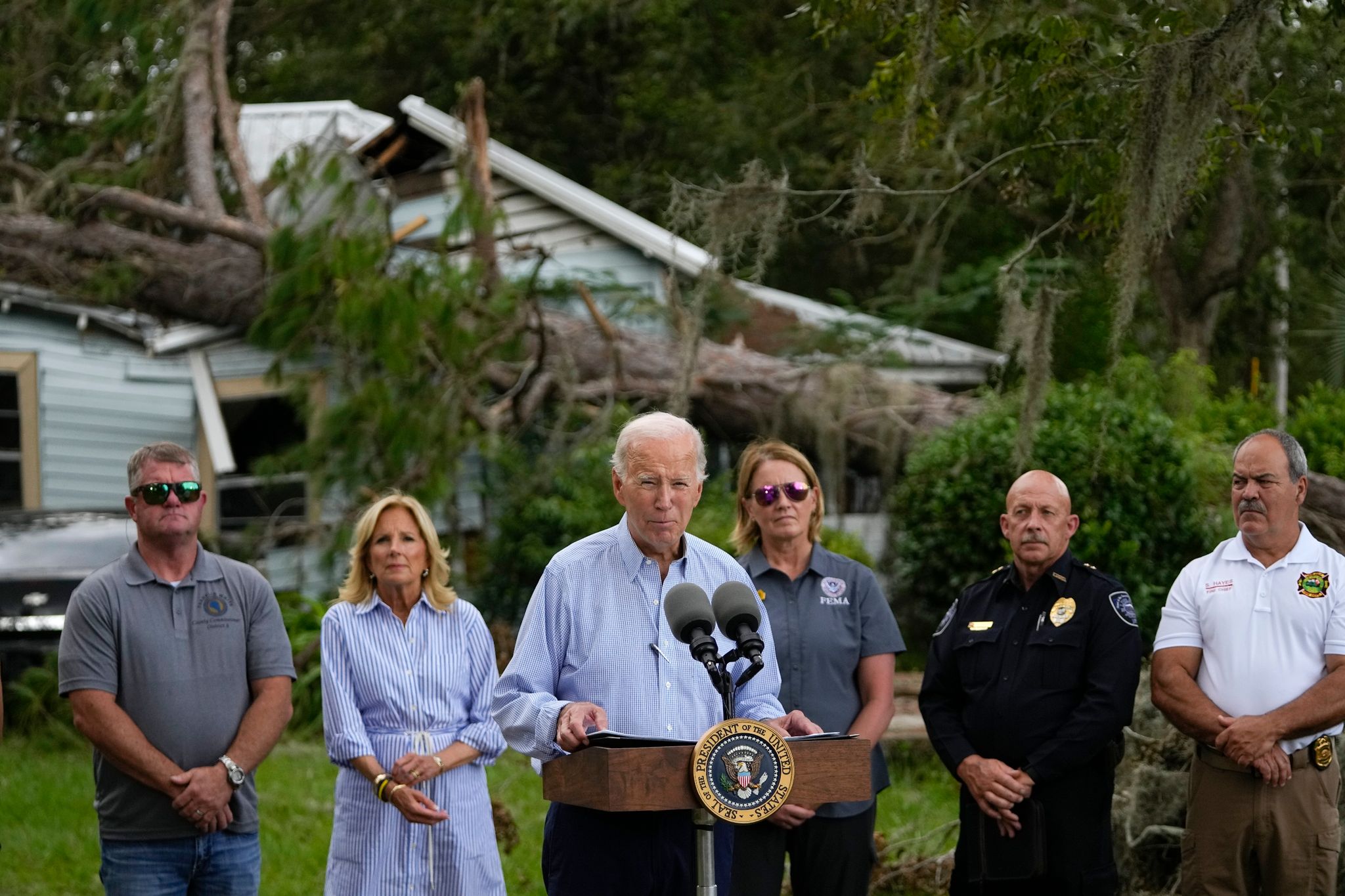 Biden verspricht Sturmopfern in Florida Hilfe
