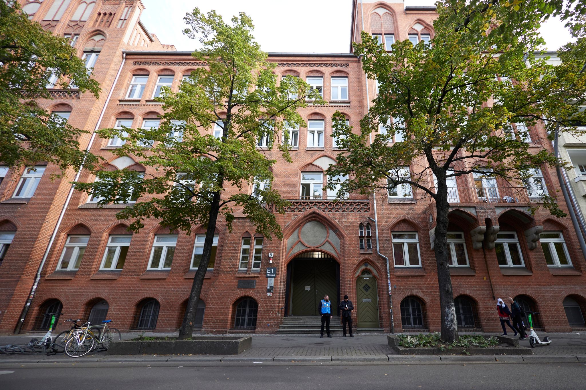 Vor Neuköllner Schule israelfeindliche Flugblätter verteilt