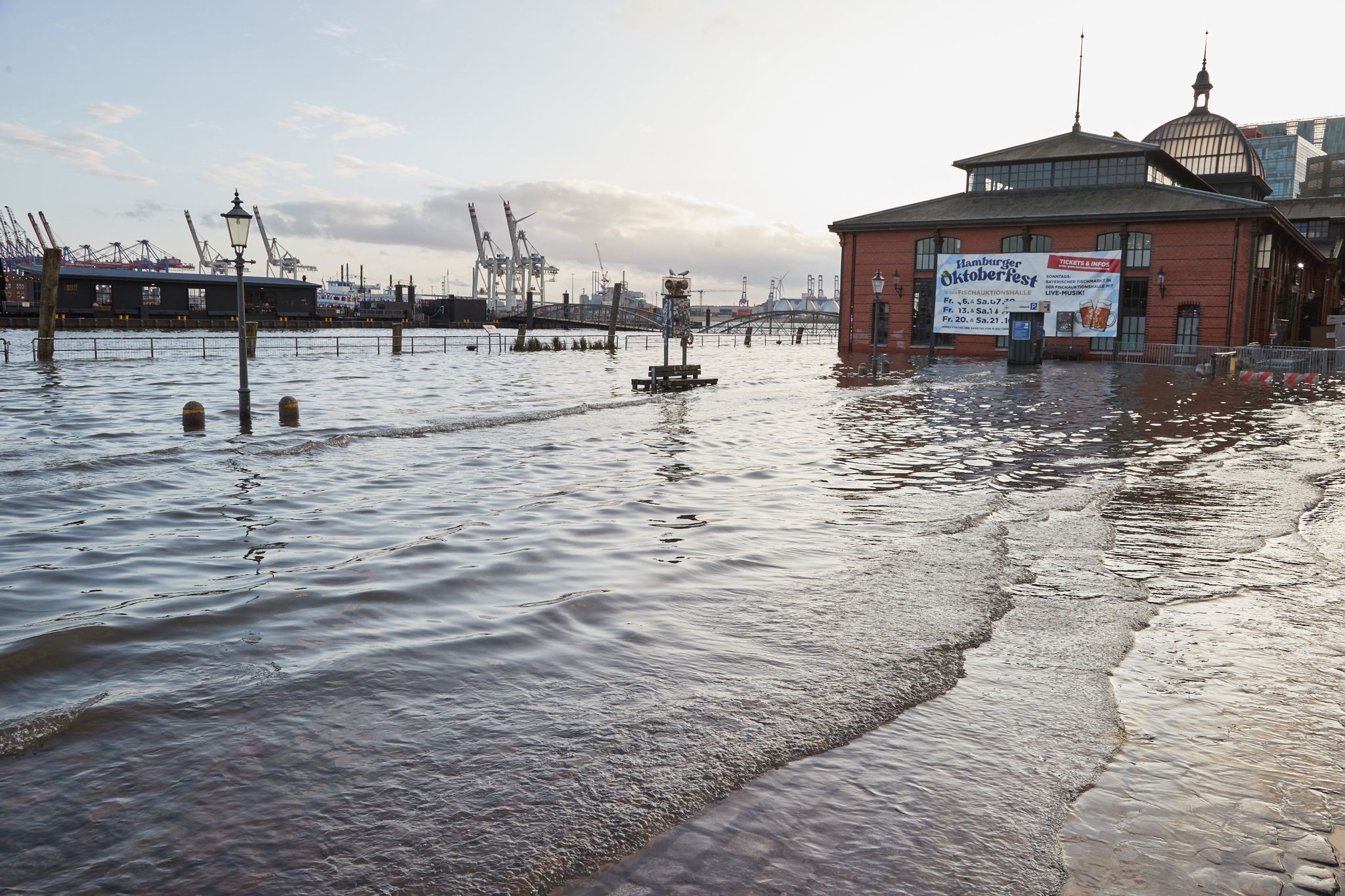 Erste Sturmflut an Nordsee – Temperaturabsturz im Südwesten