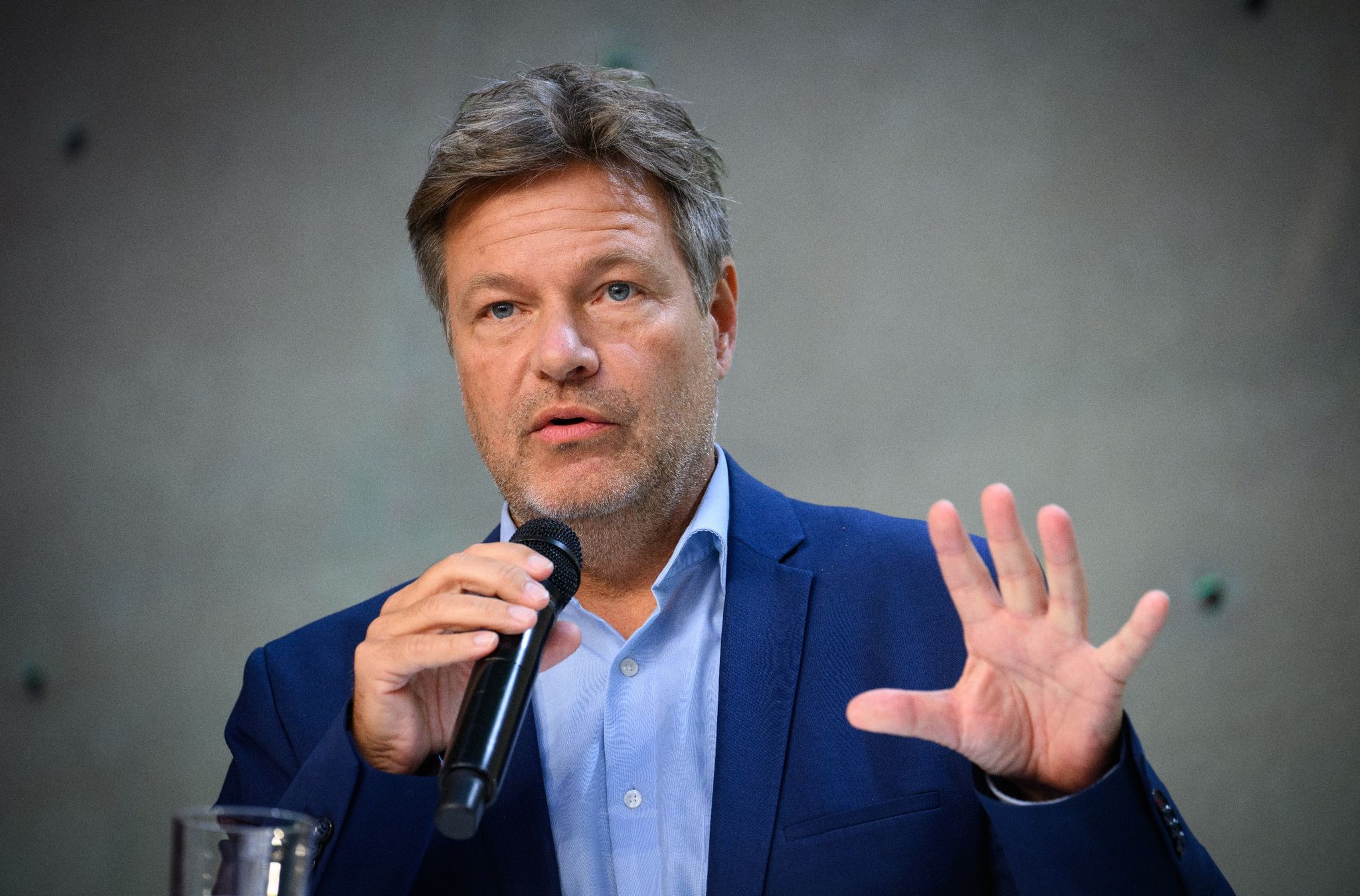 Habeck: Unterstützung des Ostens ganz oben auf Tagesordnung