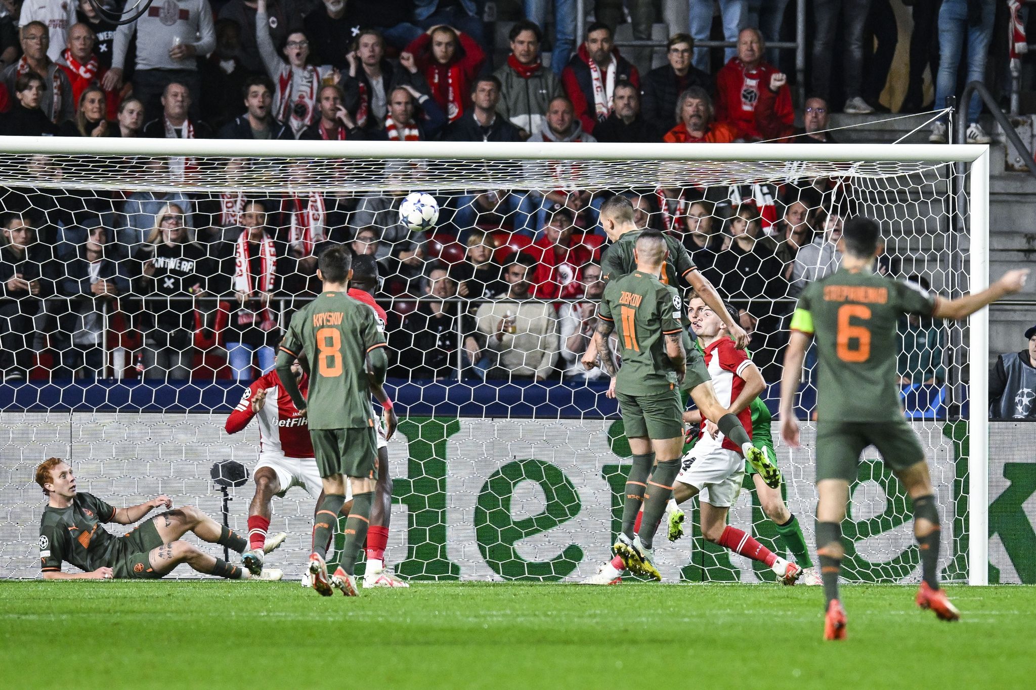 Newcastle schlägt PSG – Lewandowski verletzt sich bei Barca