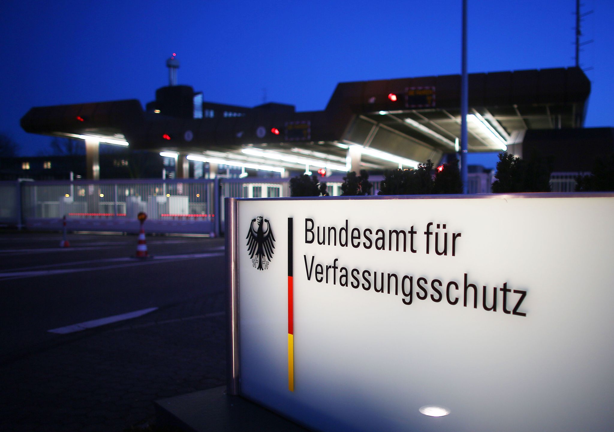Verfassungsschutz weist Rechtsextremisten auf Hilfe hin
