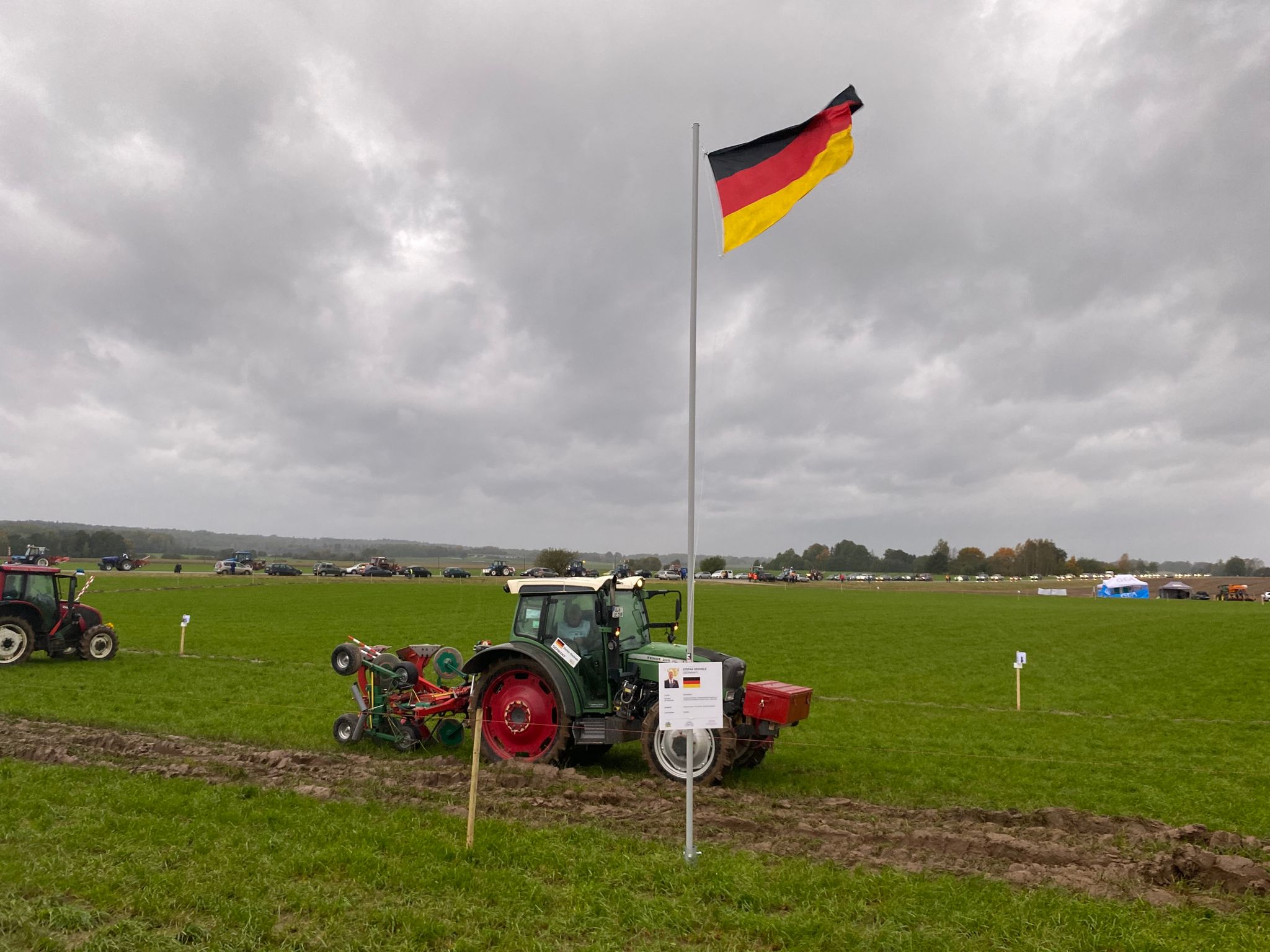 Jede Furche muss sitzen: WM im Pflügen in Lettland